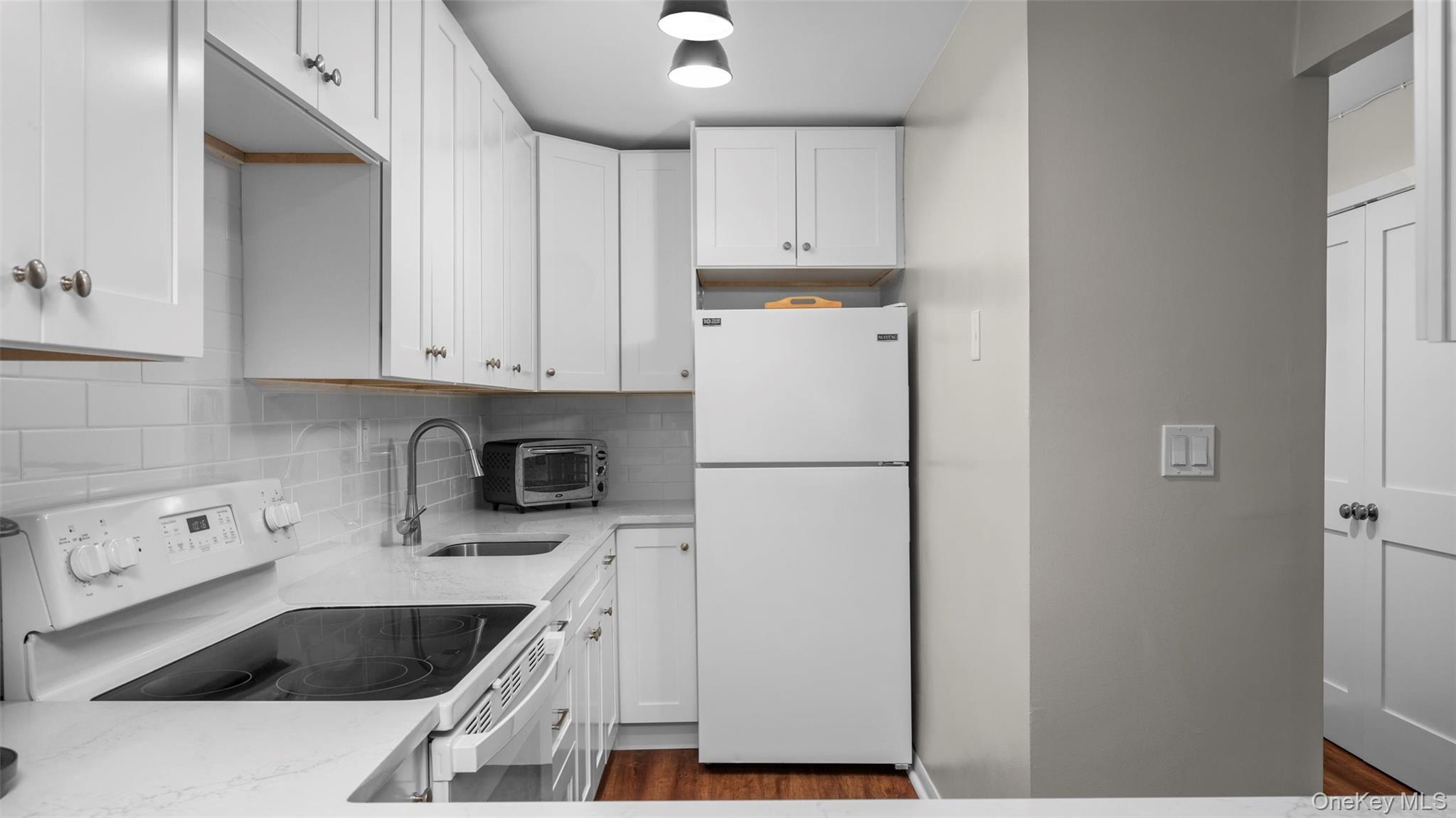 #13 photo, 20 Old Mamaroneck Road, White Plains , NY 10605