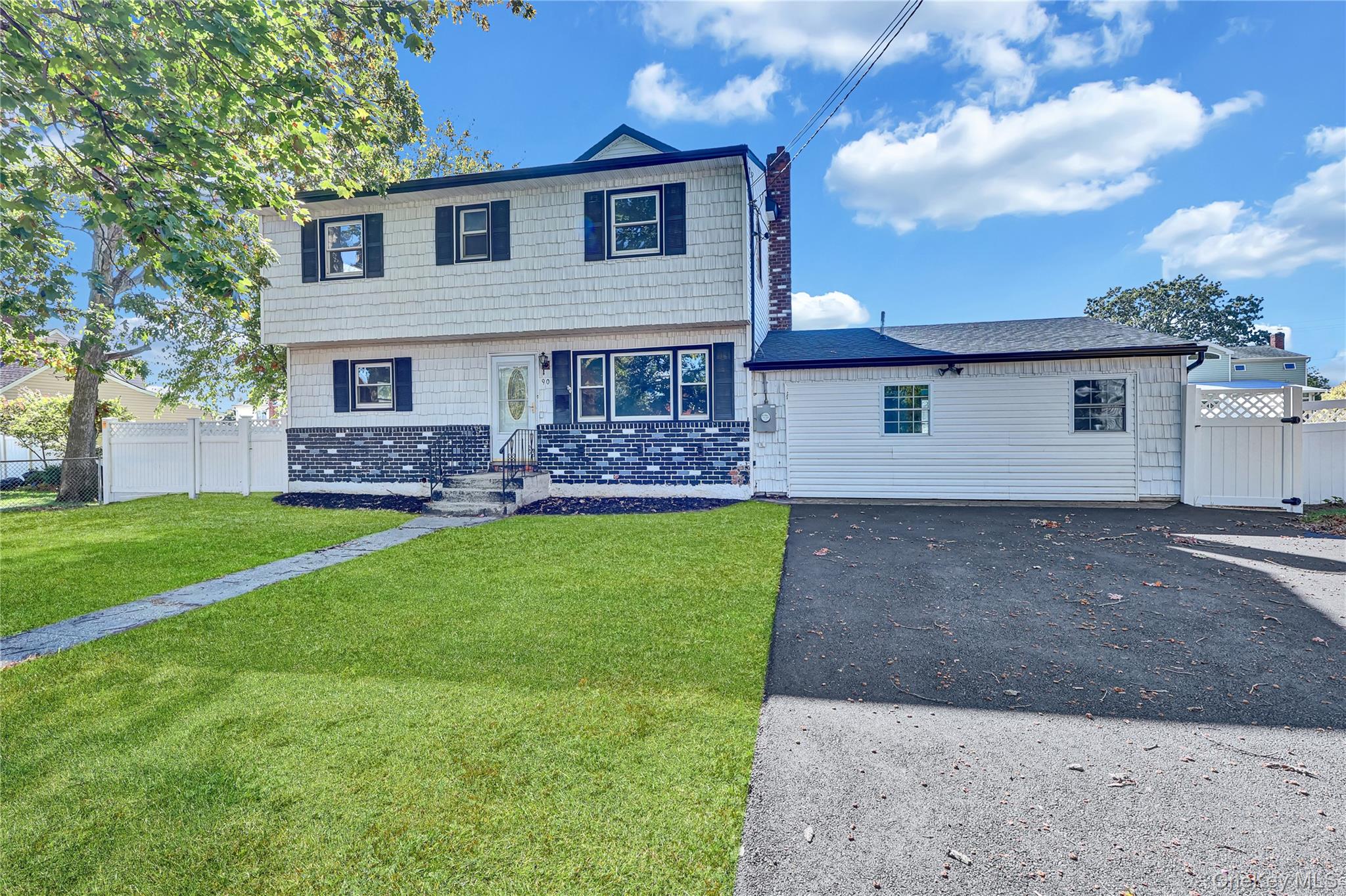 #2 photo, 90 30th Street, サフォーク郡 Copiague , NY 11726