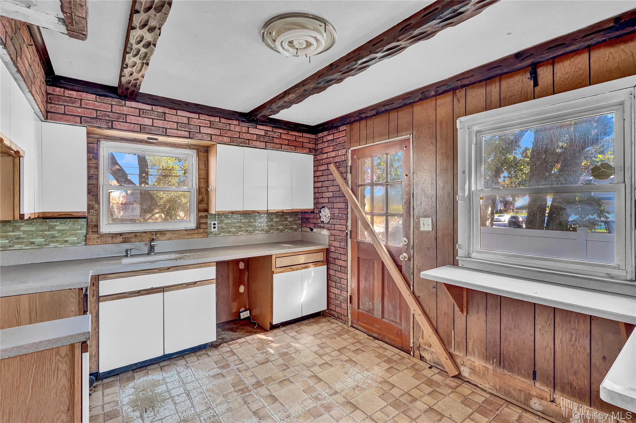 #6 photo, 90 30th Street, サフォーク郡 Copiague , NY 11726