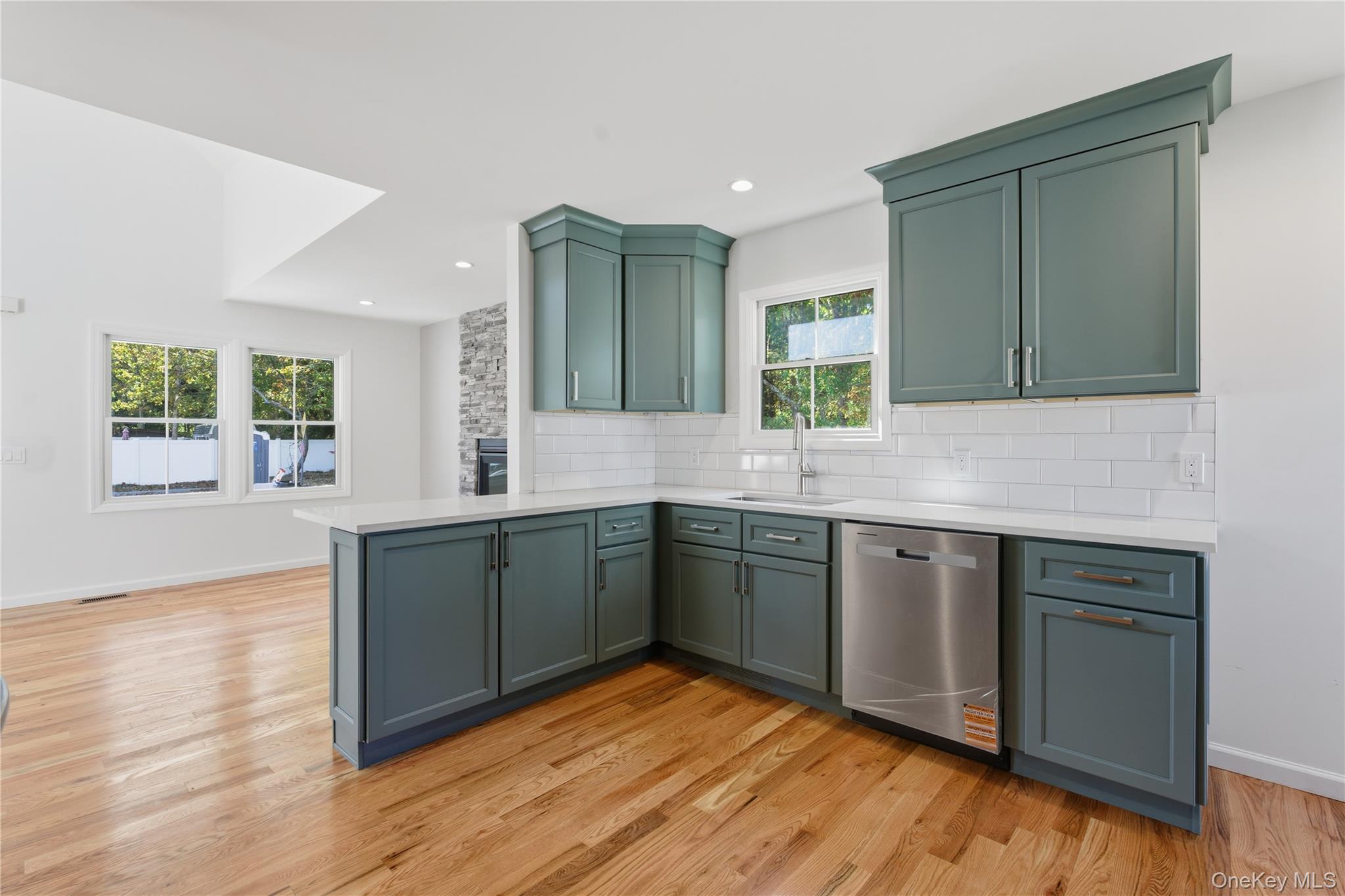 #13 photo, 1 Washington Avenue, サフォーク郡 Centereach , NY 11720