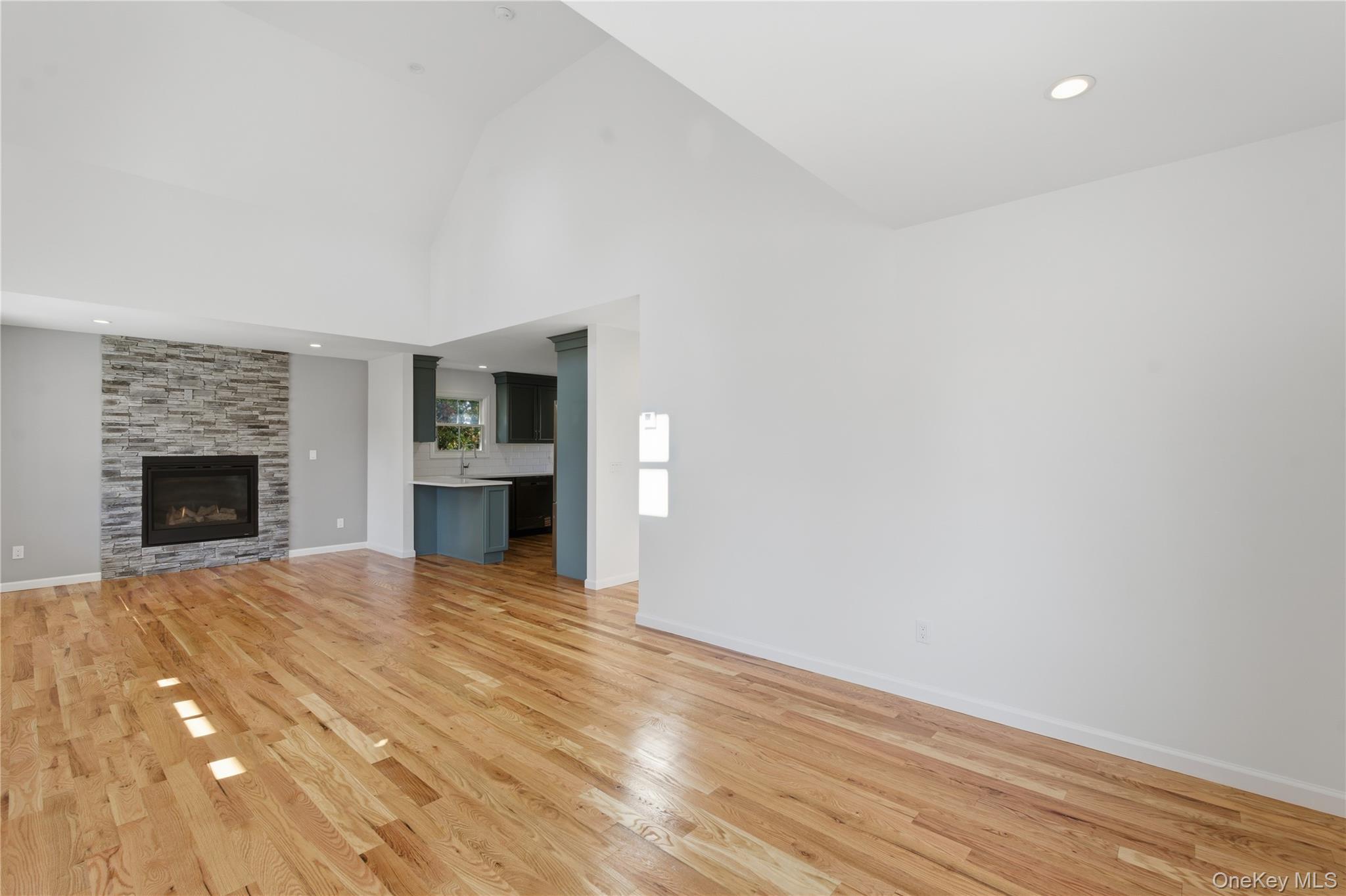 #19 photo, 1 Washington Avenue, サフォーク郡 Centereach , NY 11720