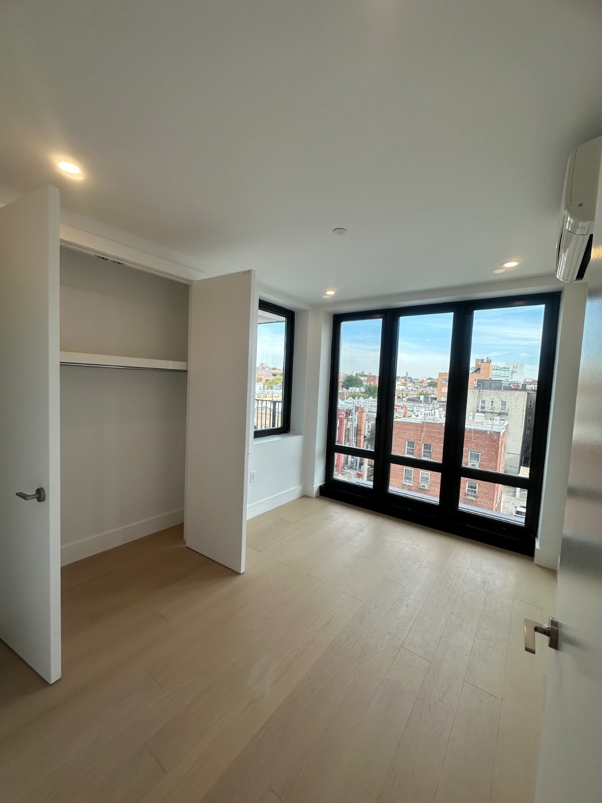 #12 photo, 916 58th St, #4A, Borough Park , NY 11219