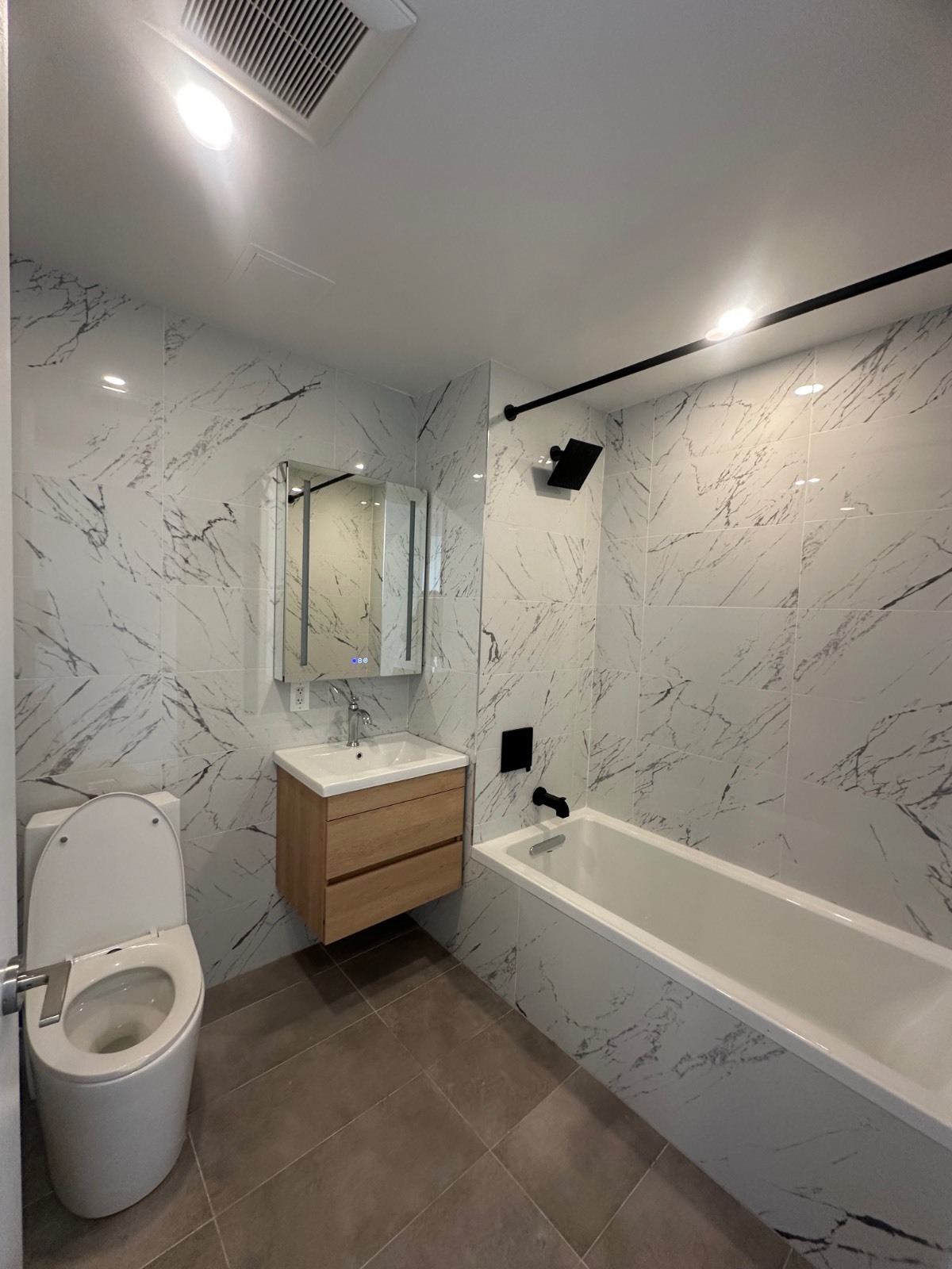 #5 photo, 916 58th St, #4A, Borough Park , NY 11219