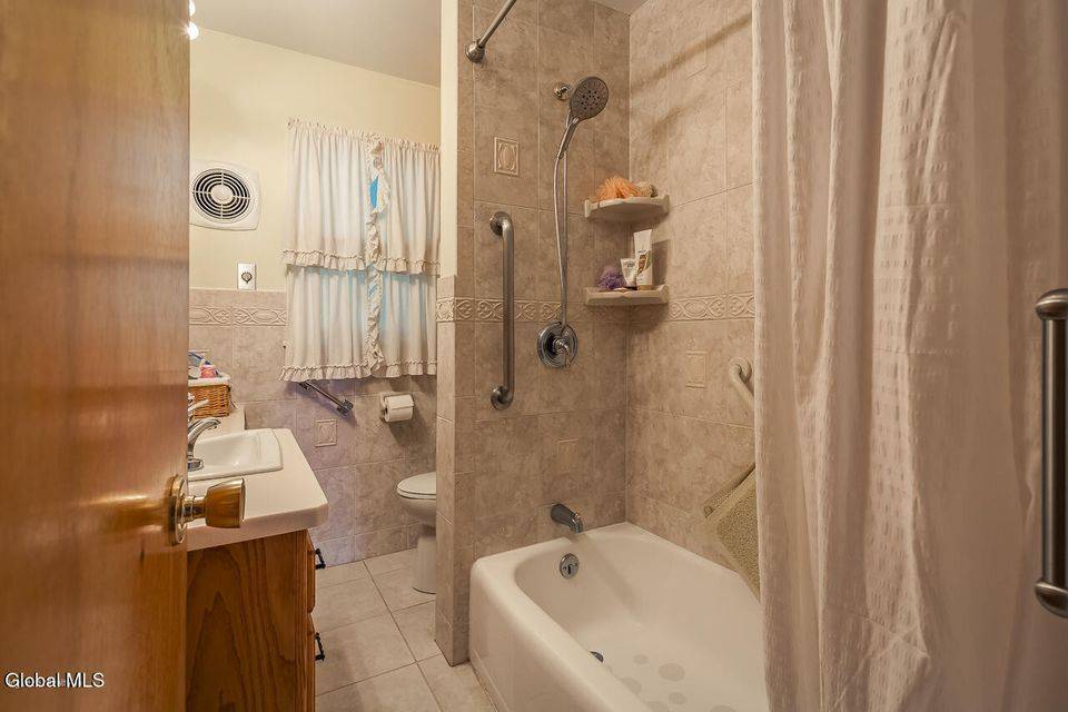 #11 photo, 32 W. 12th Ave., Gloversville , NY 12078