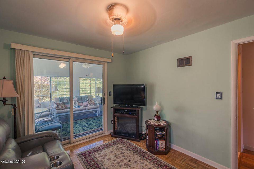 #21 photo, 32 W. 12th Ave., Gloversville , NY 12078