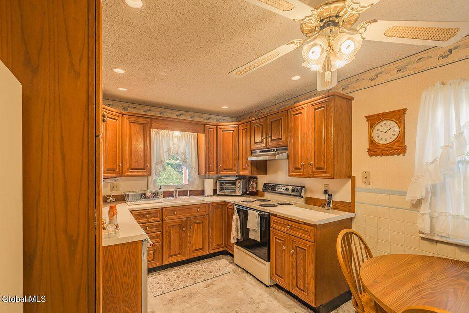 #9 photo, 32 W. 12th Ave., Gloversville , NY 12078