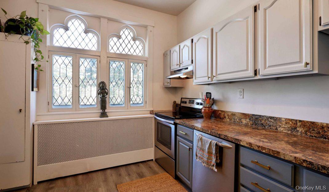 #10 photo, 61 Crows Nest Road, Tuxedo Park , NY 10987