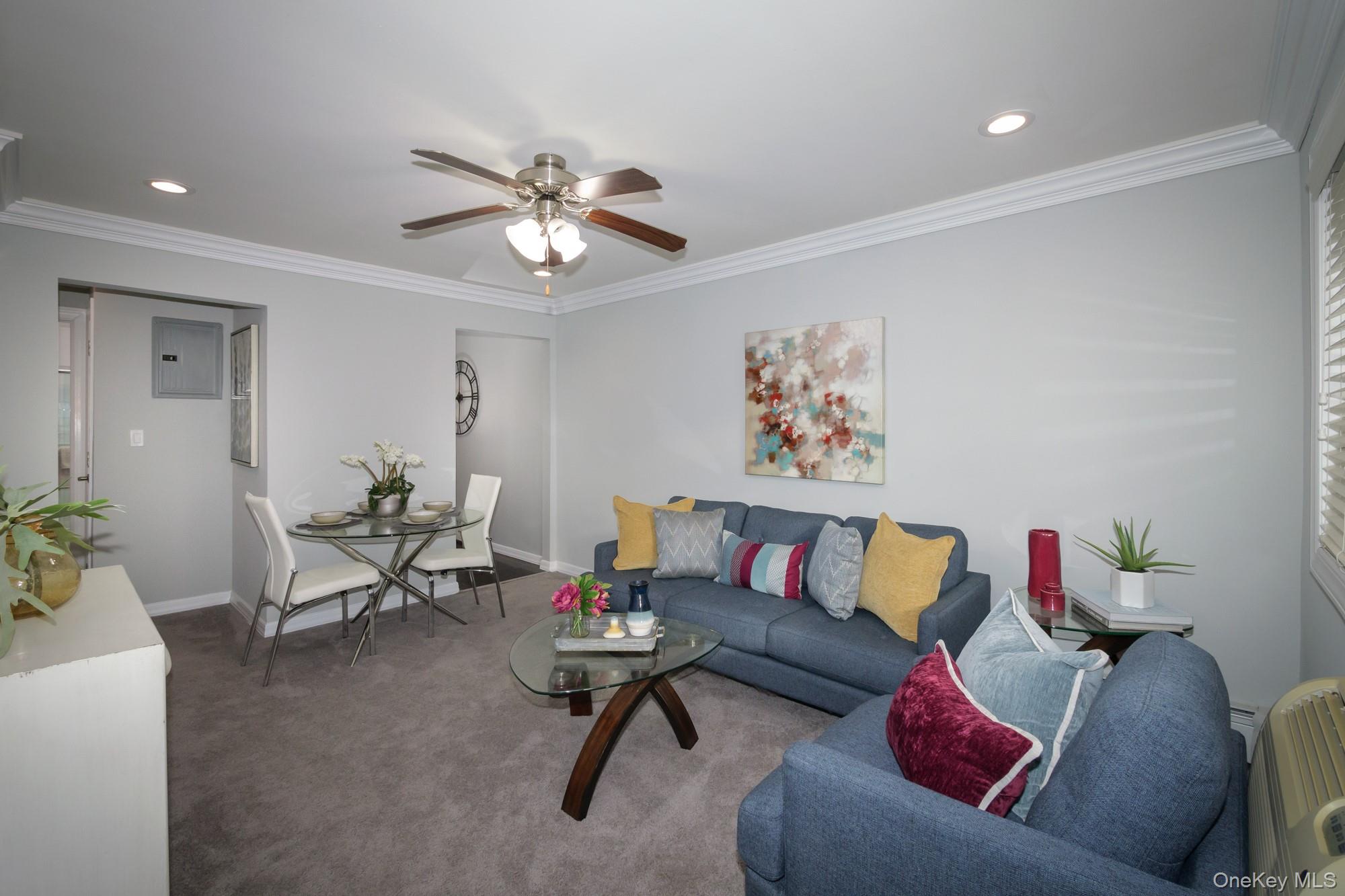 #4 photo, 40 Broadway, サフォーク郡 Amityville , NY 11701