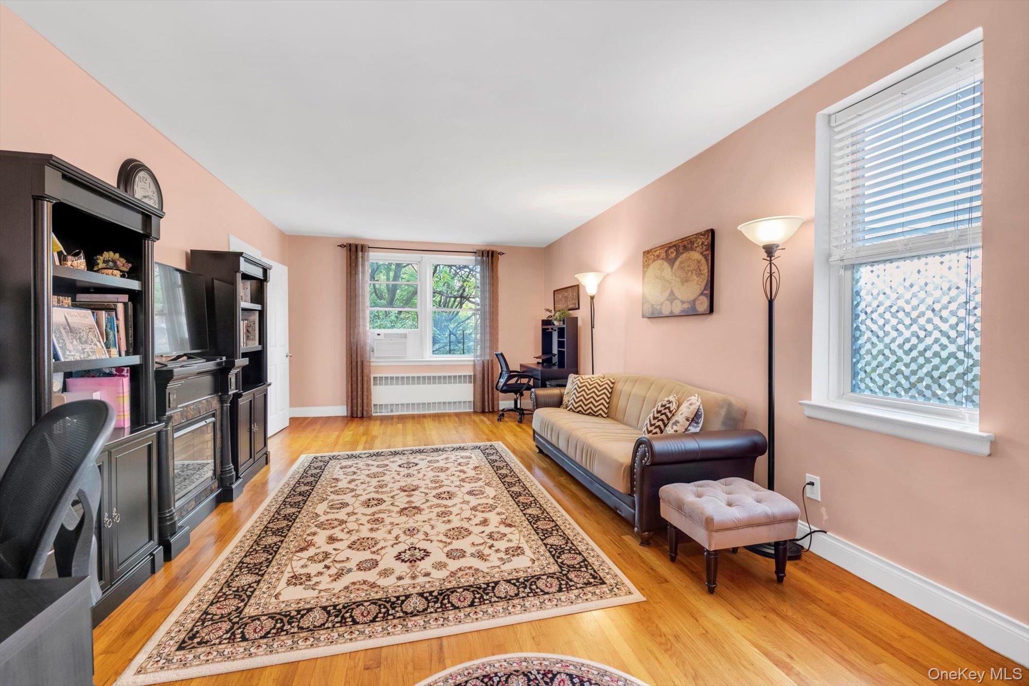 #3 photo, 102-55 67 Drive, クイーンズ区 Forest Hills , NY 11375