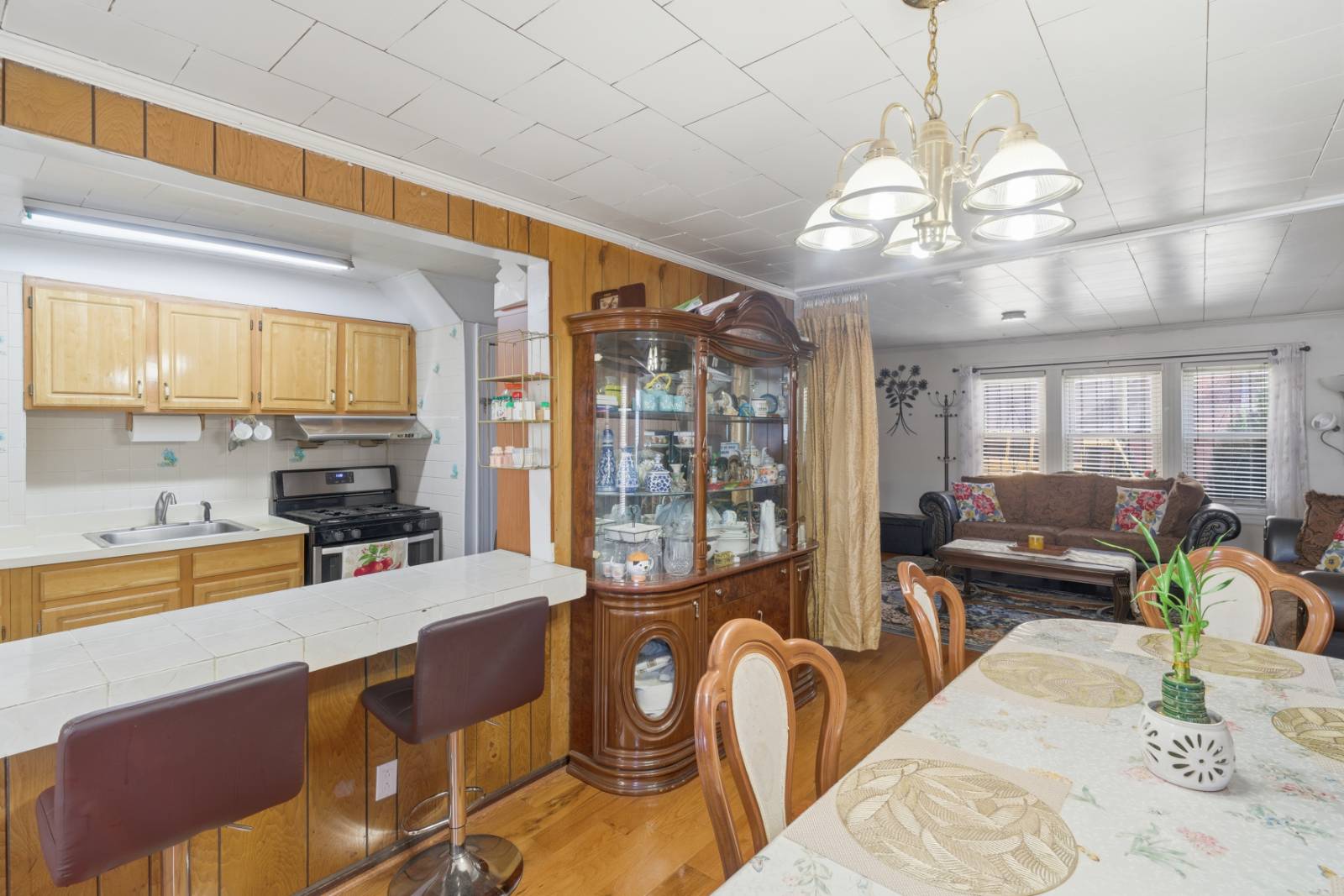 #8 photo, 8840 207th St, クイーンズ区 Queens Village , NY 11427