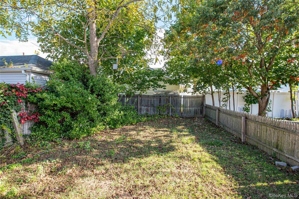 #14 photo, 710 S 4th Street, サフォーク郡 Lindenhurst , NY 11757