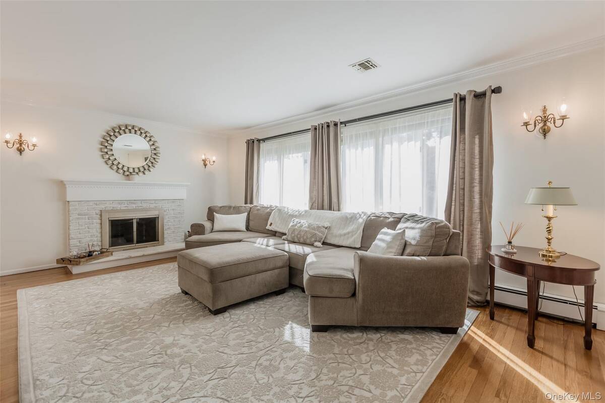 #9 photo, 7 Carriage Lane, サフォーク郡 Setauket , NY 11733