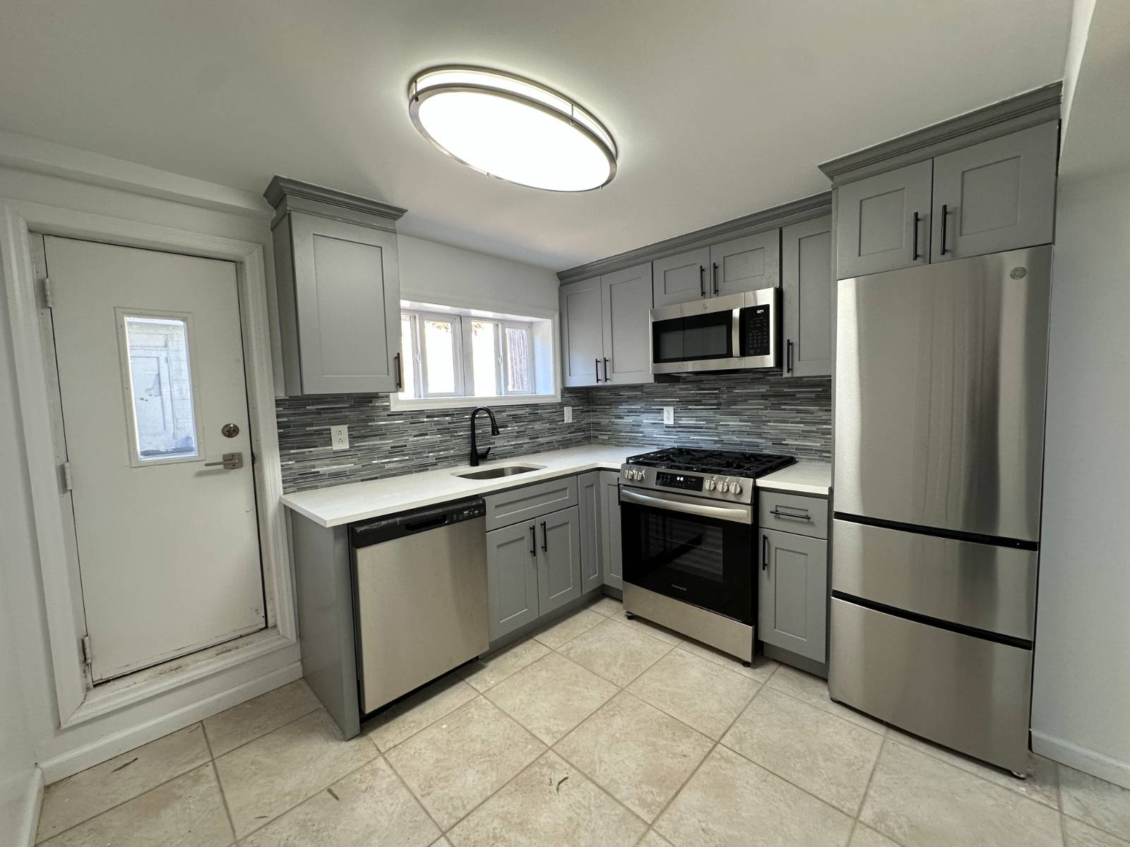 #2 photo, 101 Pioneer Street, #1, ブルックリン区 Red Hook , NY 11231