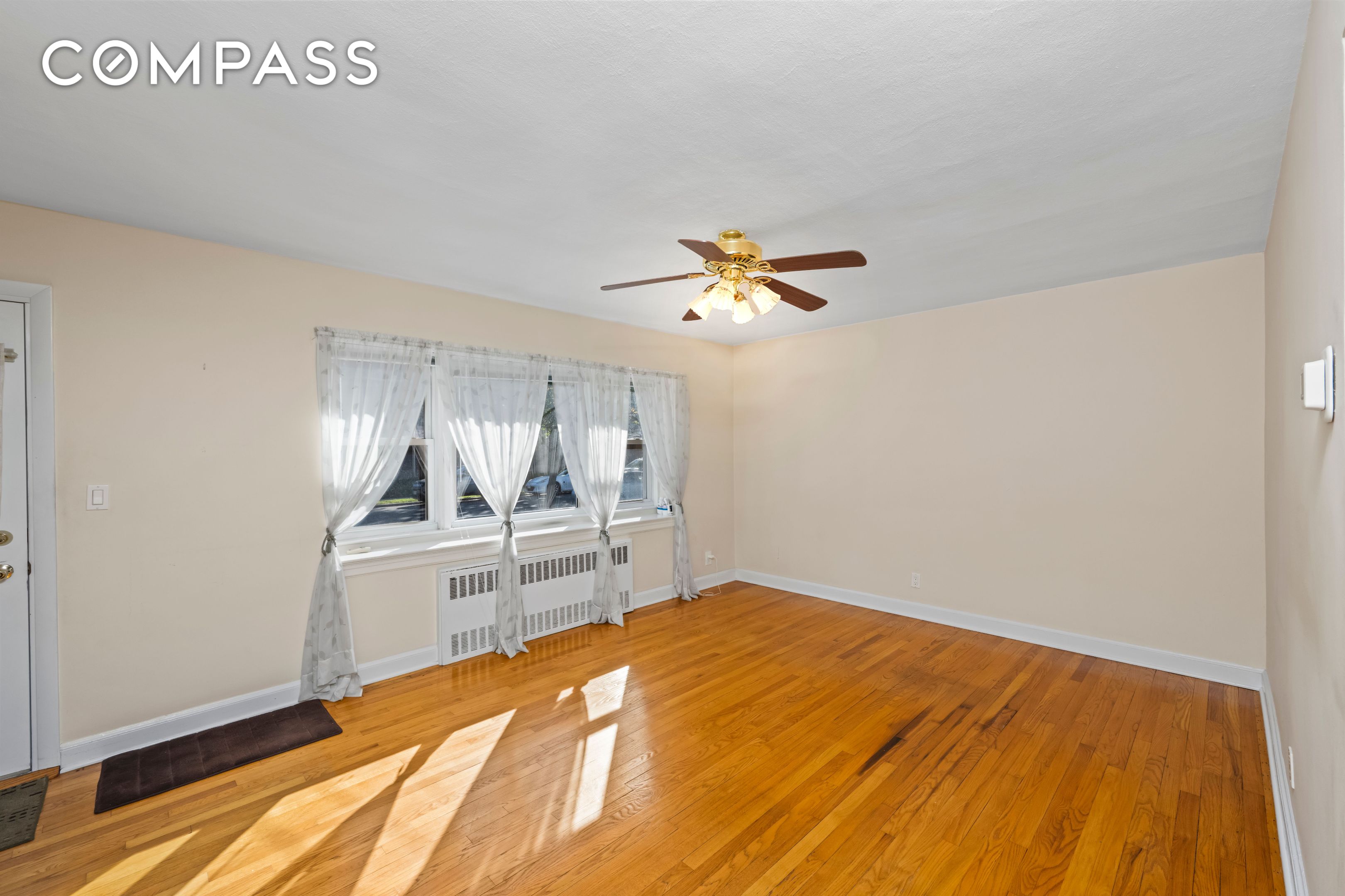 #11 photo, 522 Stewart Avenue, New York City , NY 10314