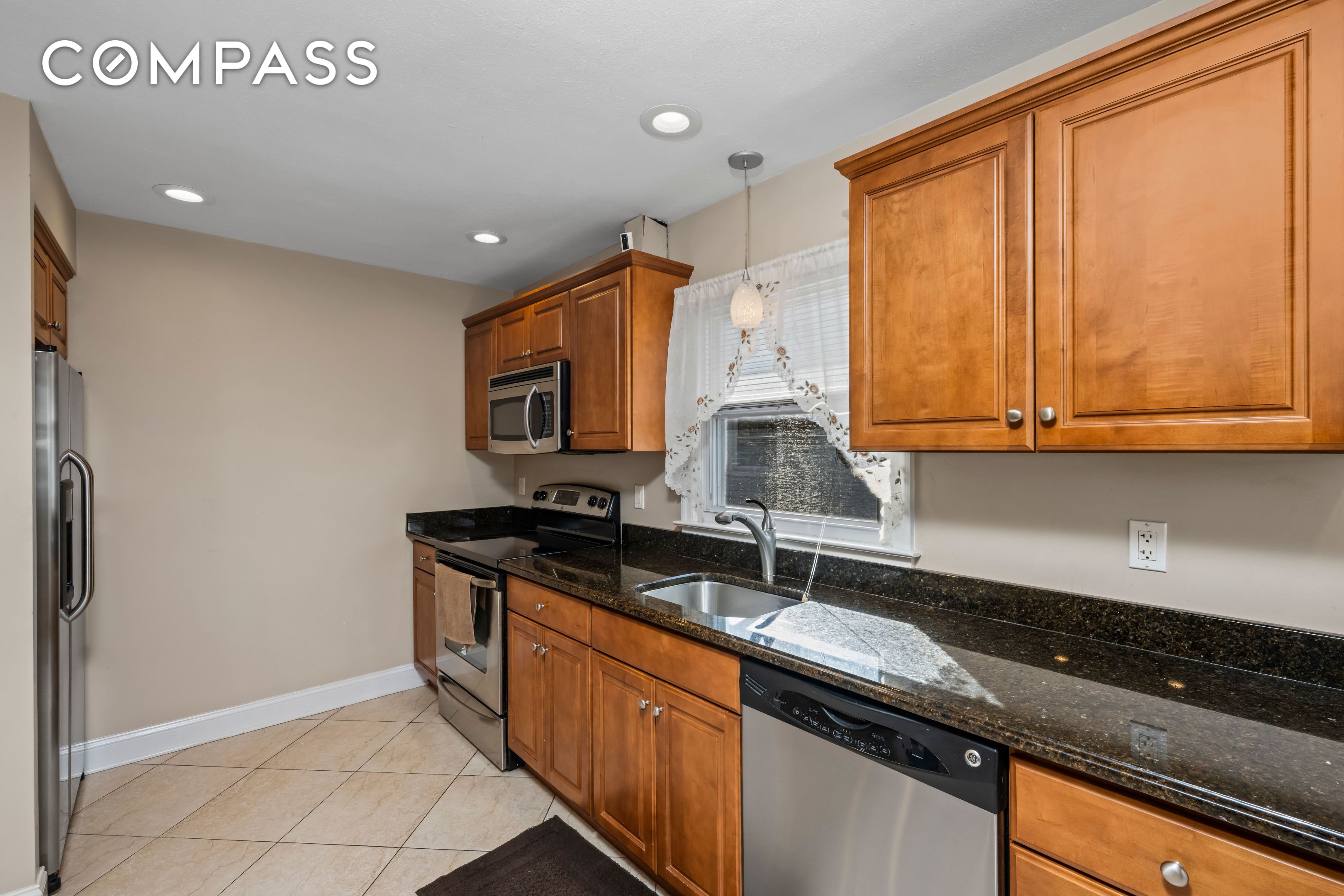 #12 photo, 522 Stewart Avenue, New York City , NY 10314