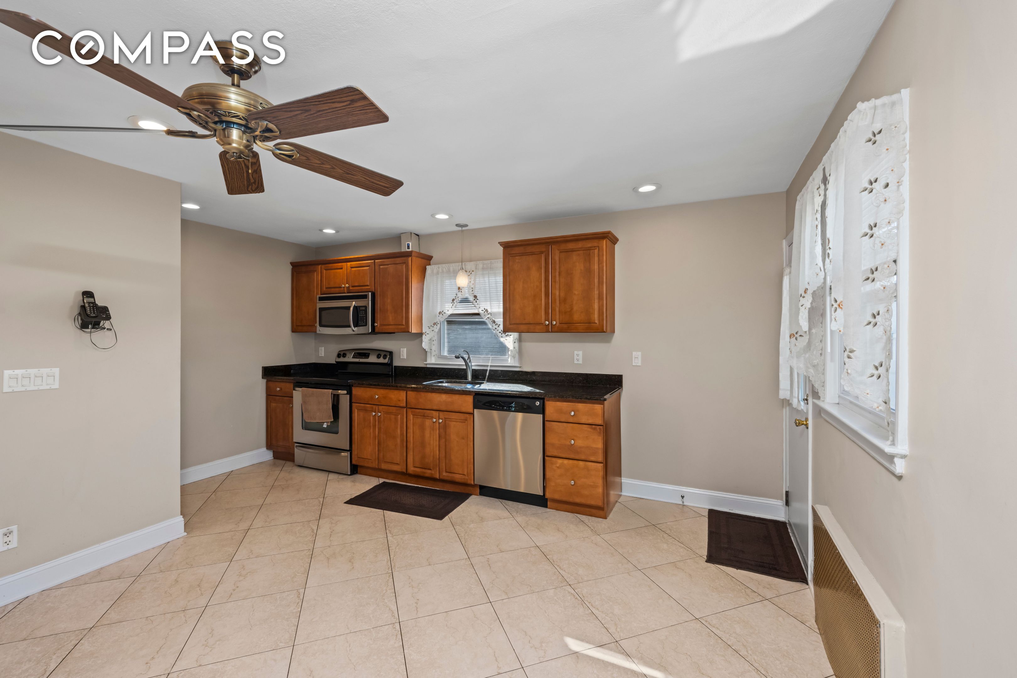 #16 photo, 522 Stewart Avenue, New York City , NY 10314