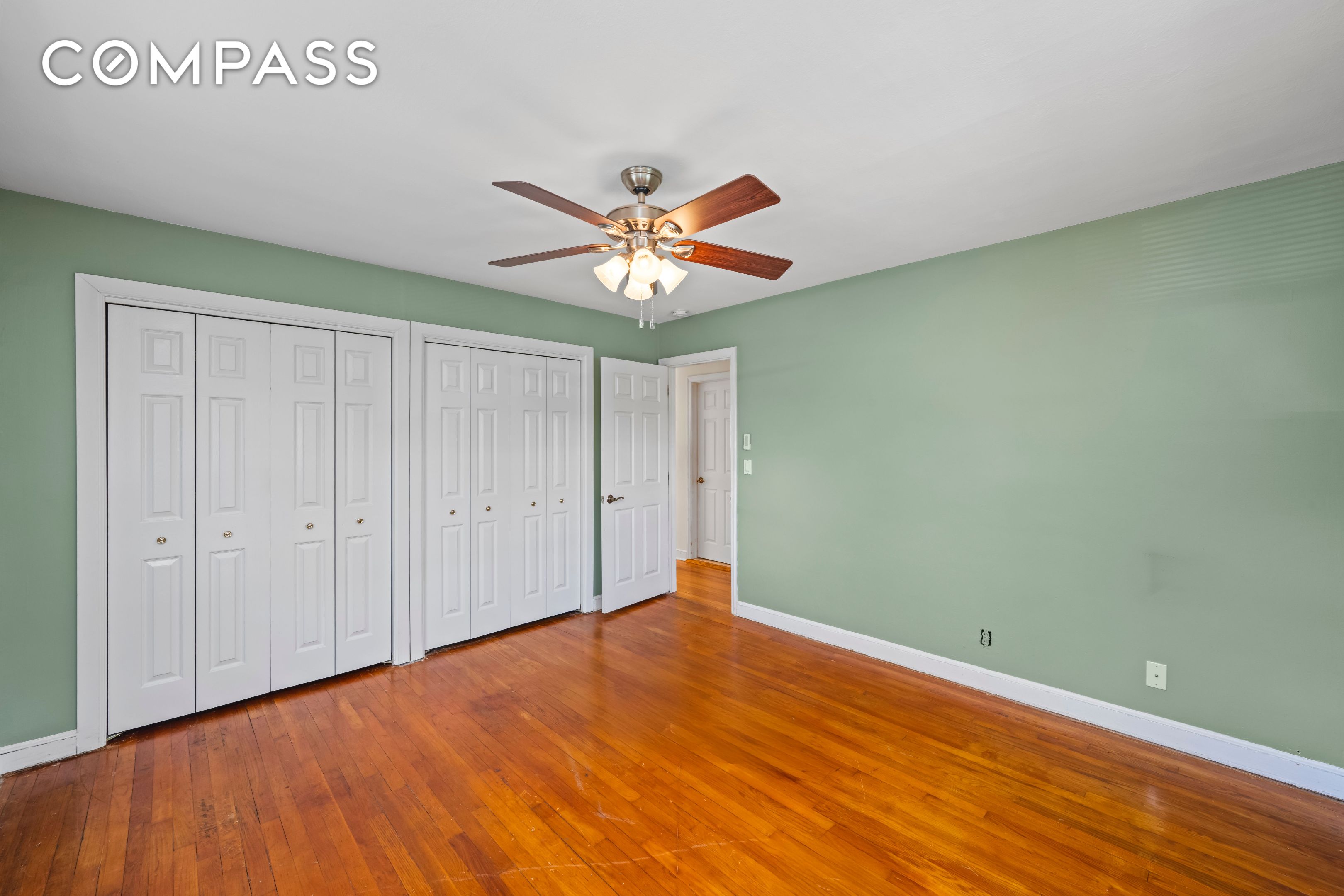 #20 photo, 522 Stewart Avenue, New York City , NY 10314