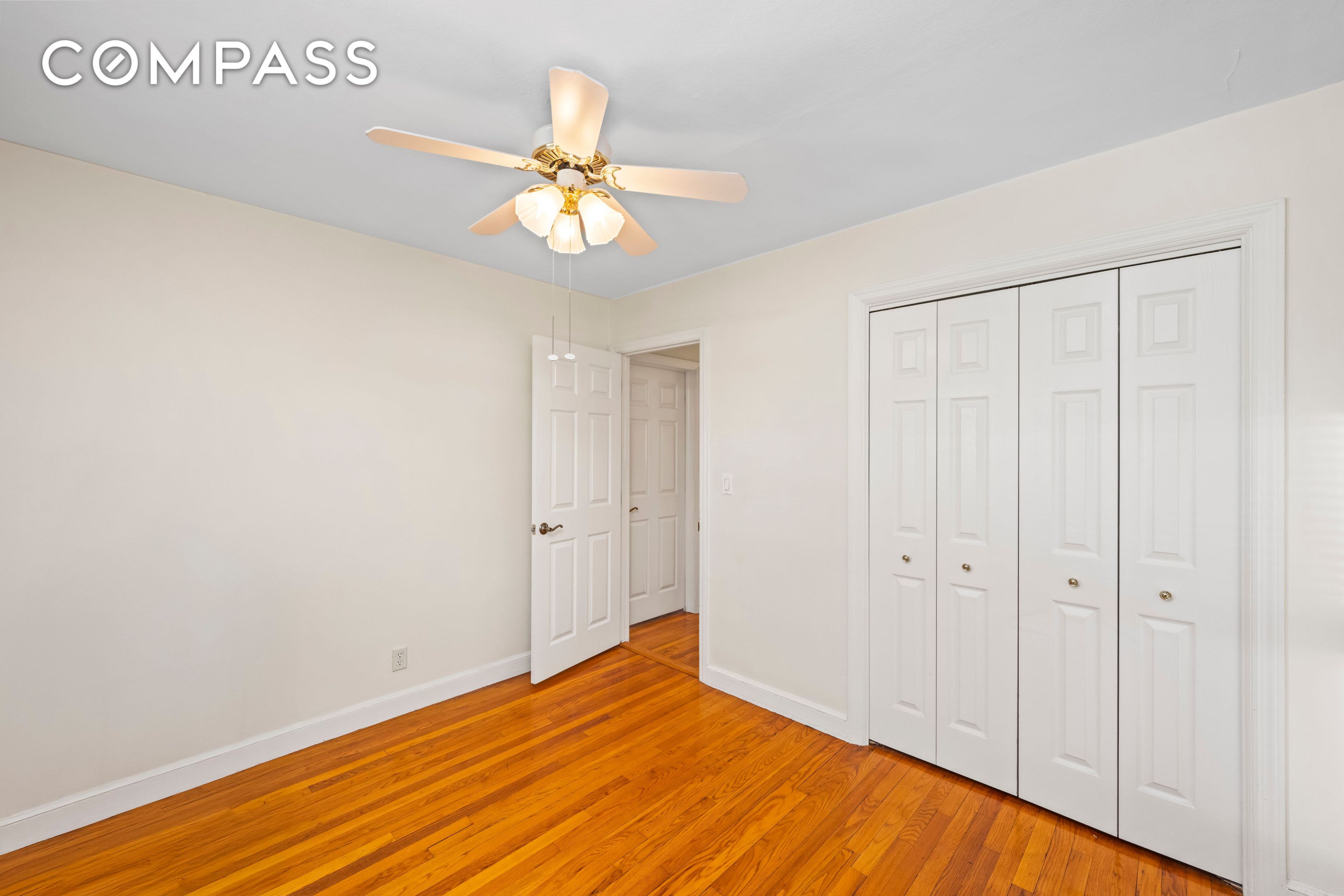 #22 photo, 522 Stewart Avenue, New York City , NY 10314