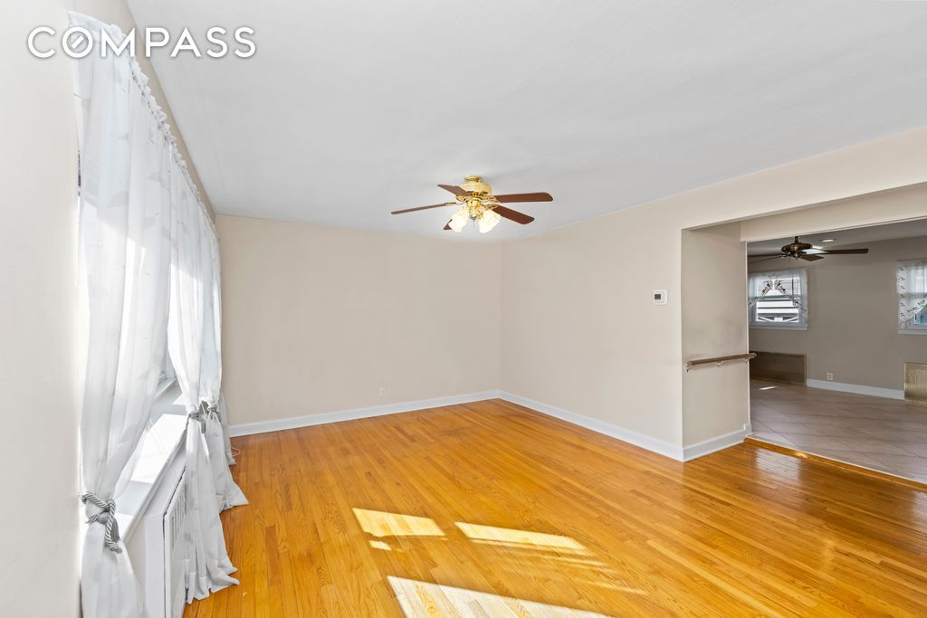 #9 photo, 522 Stewart Avenue, New York City , NY 10314