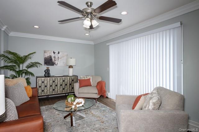 #4 photo, 45 Golden Avenue, サフォーク郡 Deer Park , NY 11729