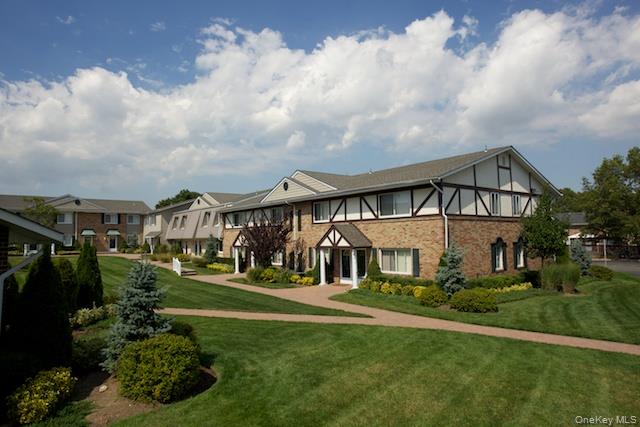 #1 photo, 4 Starlight Walk, サフォーク郡 Holbrook , NY 11741