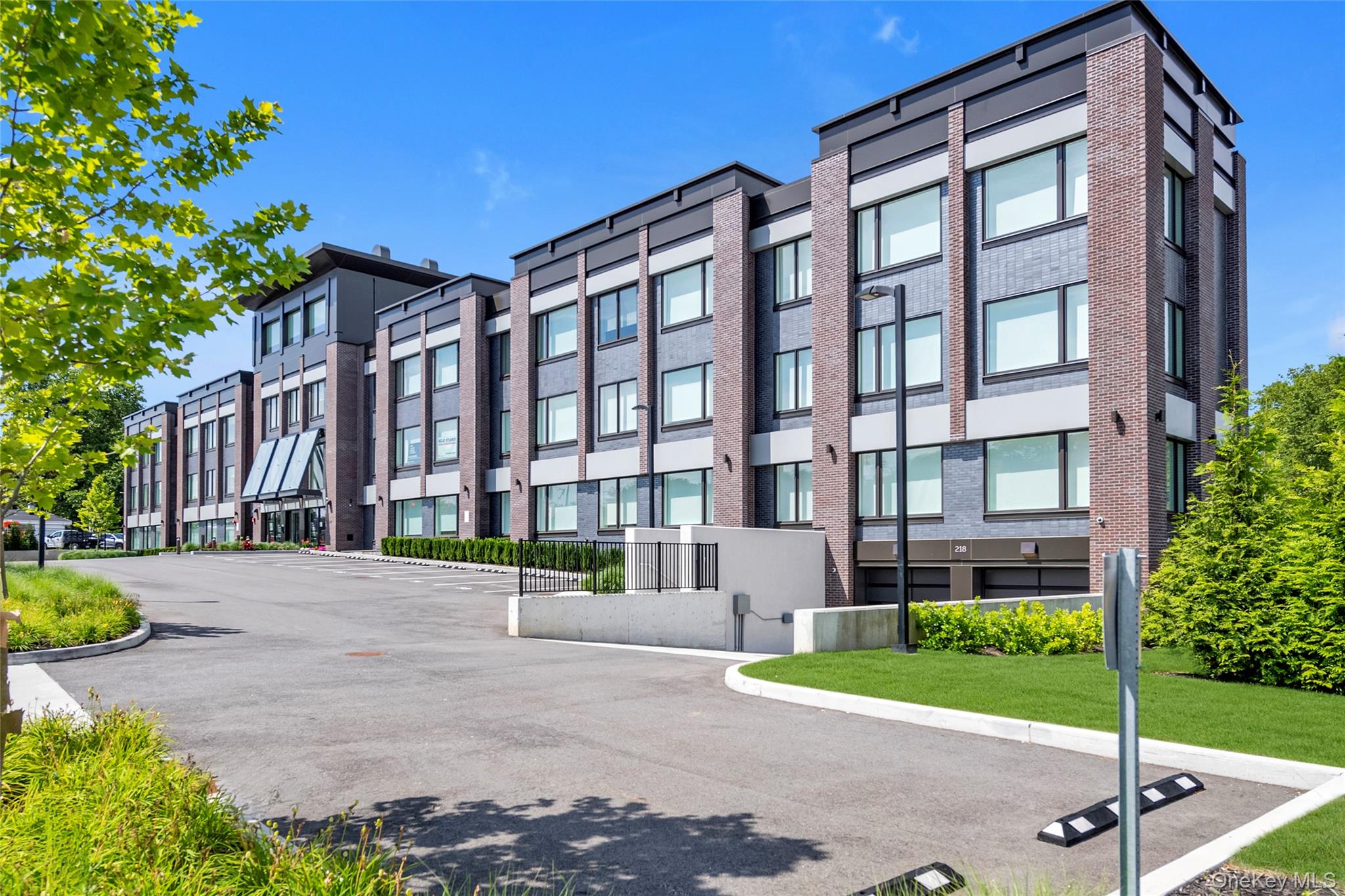 #1 photo, 218 Middle Neck Road, ナッソー郡 Great Neck , NY 11021