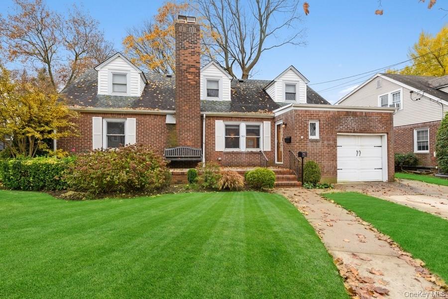 #1 photo, 90 Beverly Avenue, ナッソー郡 Floral Park , NY 11001