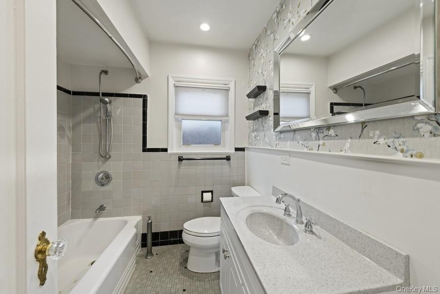 #5 photo, 90 Beverly Avenue, ナッソー郡 Floral Park , NY 11001