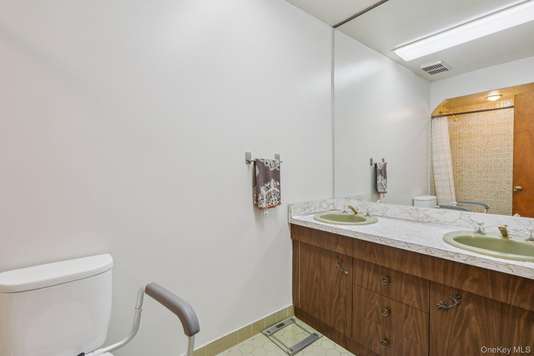 #14 photo, 166 Park Hill Ave Yonkers, Yonkers , NY 10705