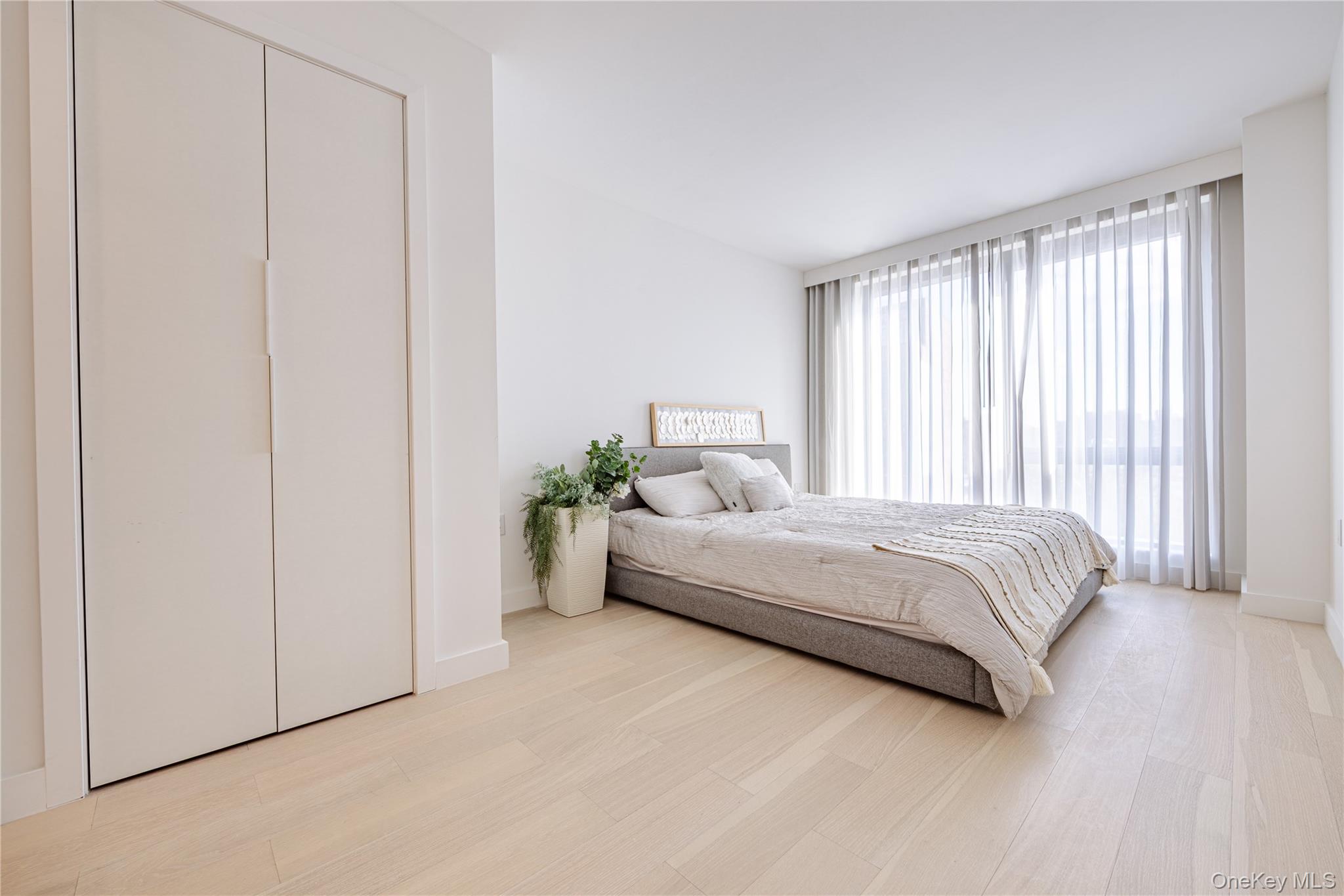 #4 photo, 144-49 Northern Blvd, Flushing , NY 11354