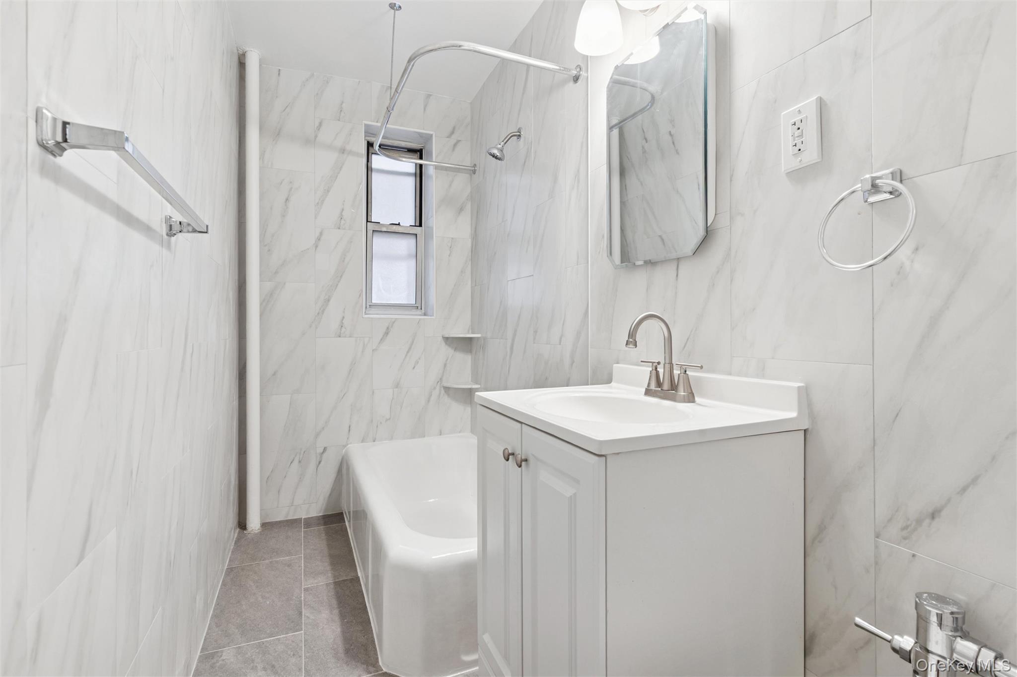 #10 photo, 67-12 Yellowstone Boulevard, クイーンズ区 Forest Hills , NY 11375