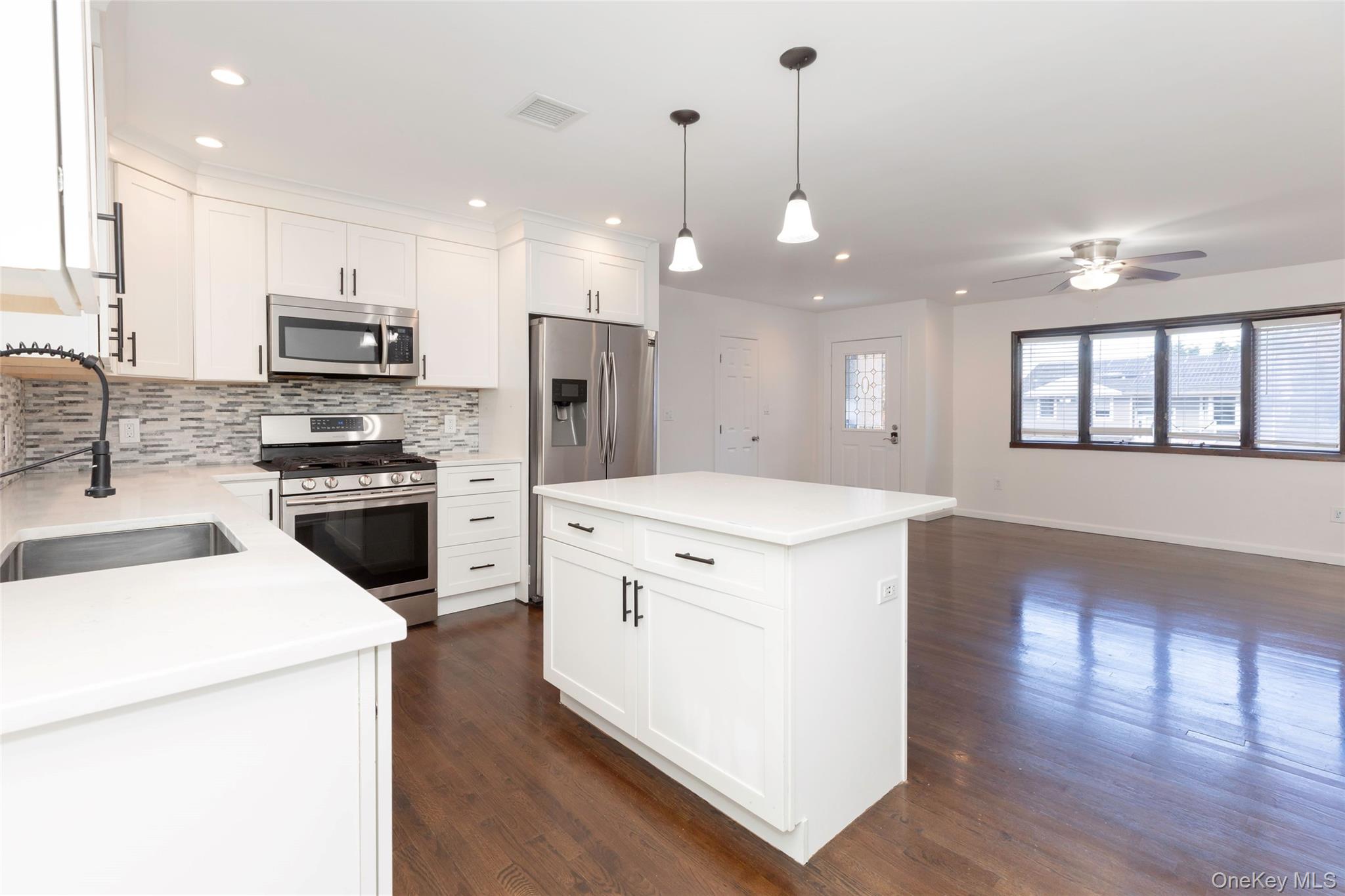 #3 photo, 10 Sharon Drive, East Patchogue , NY 11772