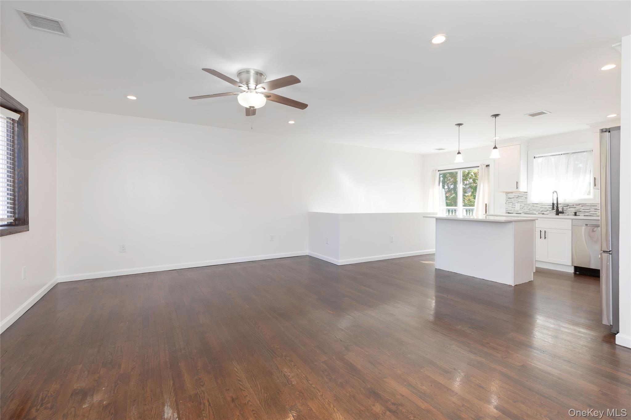 #4 photo, 10 Sharon Drive, East Patchogue , NY 11772