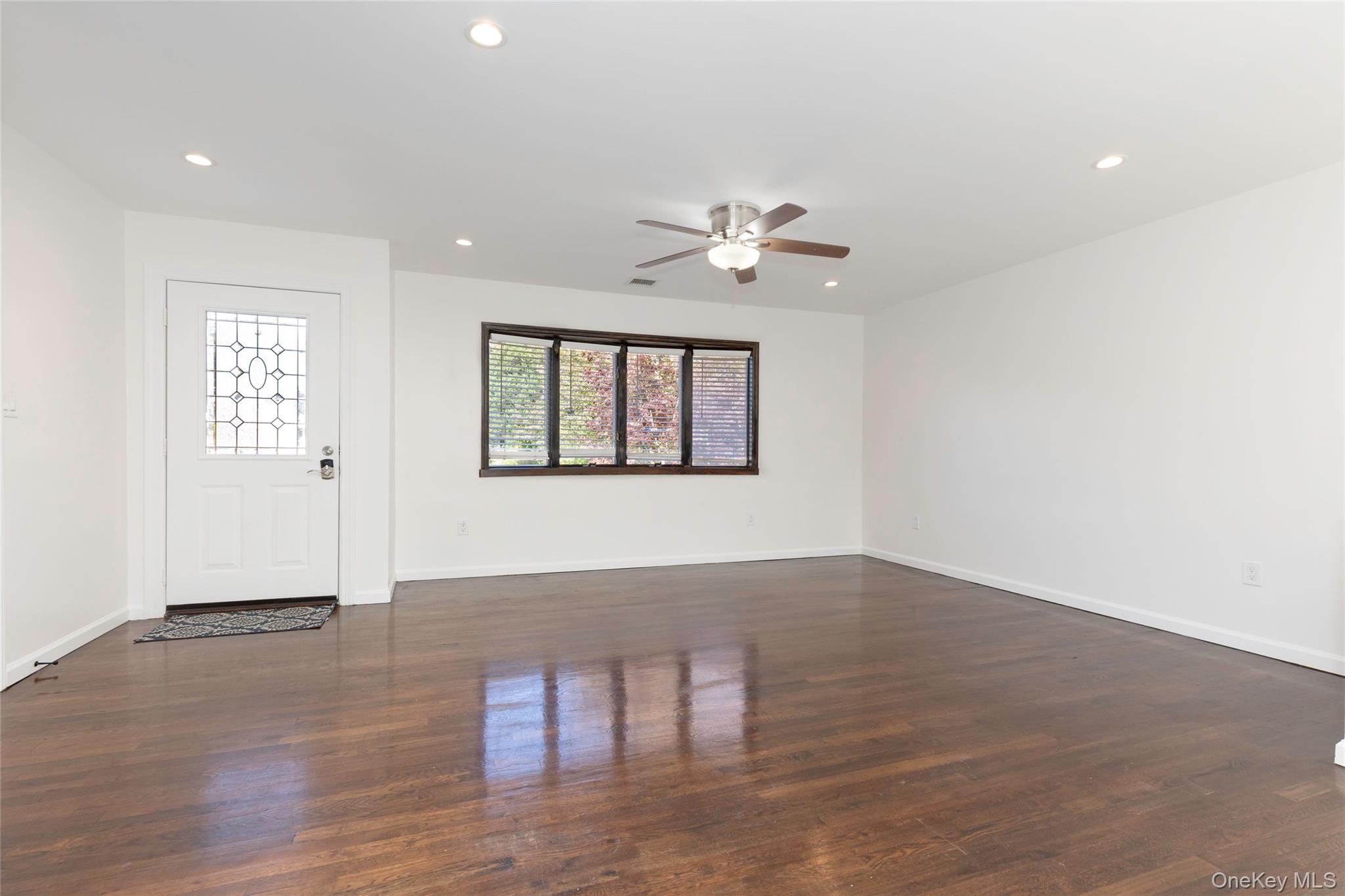 #5 photo, 10 Sharon Drive, East Patchogue , NY 11772