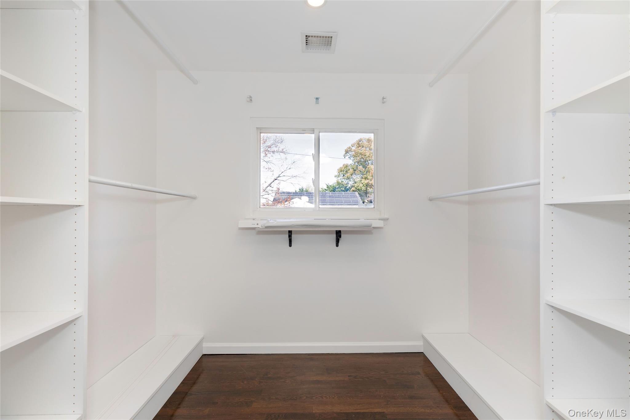 #7 photo, 10 Sharon Drive, East Patchogue , NY 11772