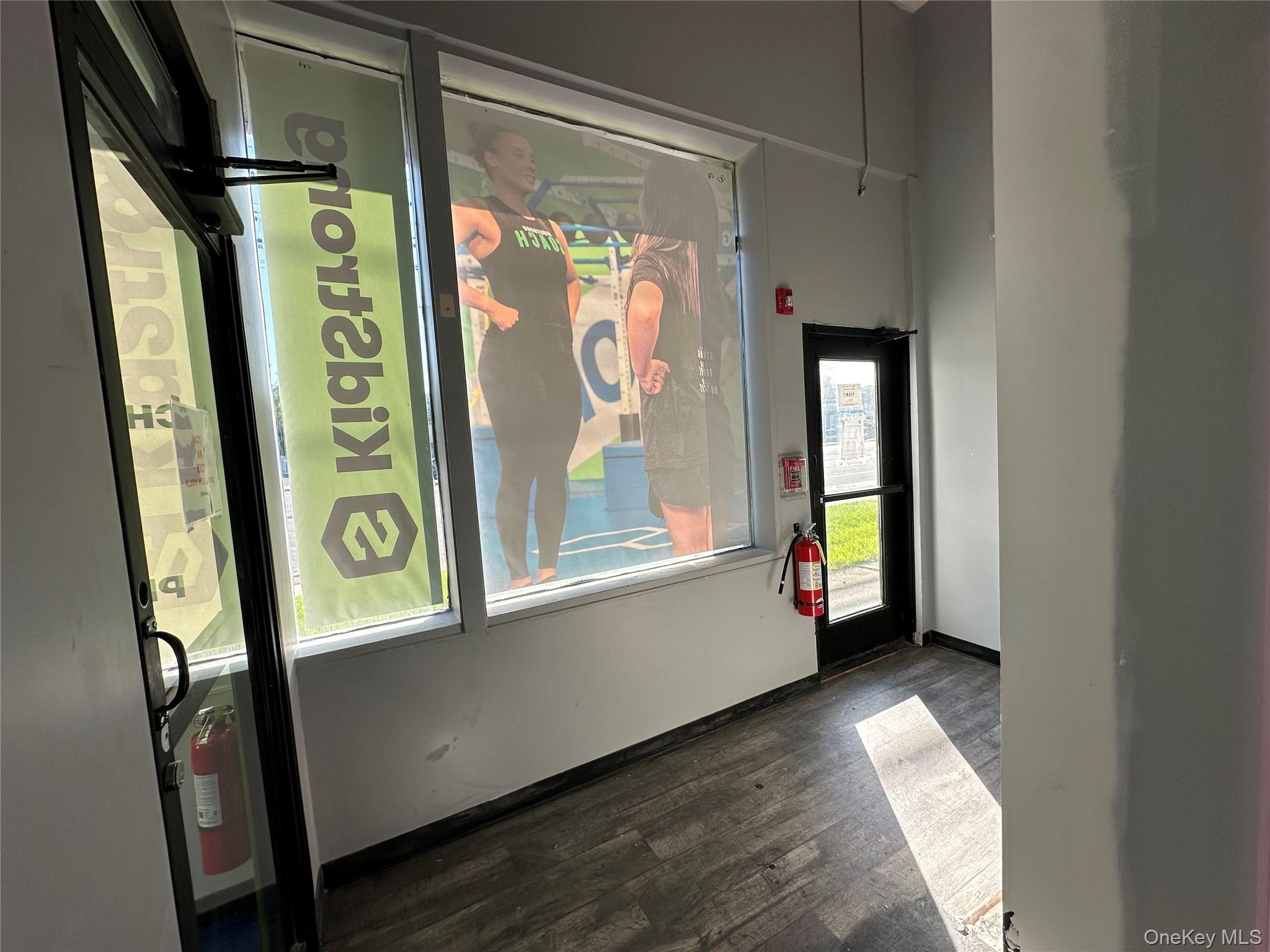 #1 photo, 2807 Middle Country Road, サフォーク郡 Lake Grove , NY 11755