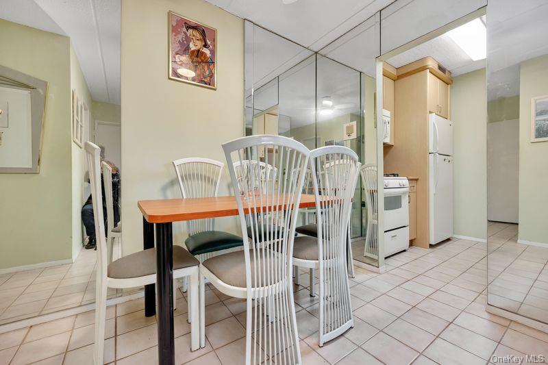 #14 photo, 135 Post Avenue, ナッソー郡 Westbury , NY 11590