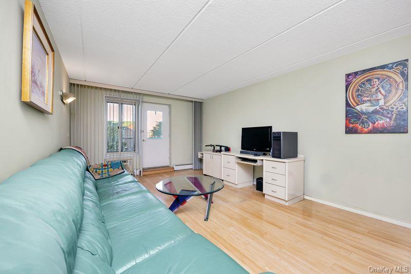 #4 photo, 135 Post Avenue, ナッソー郡 Westbury , NY 11590