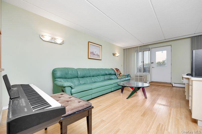 #6 photo, 135 Post Avenue, ナッソー郡 Westbury , NY 11590