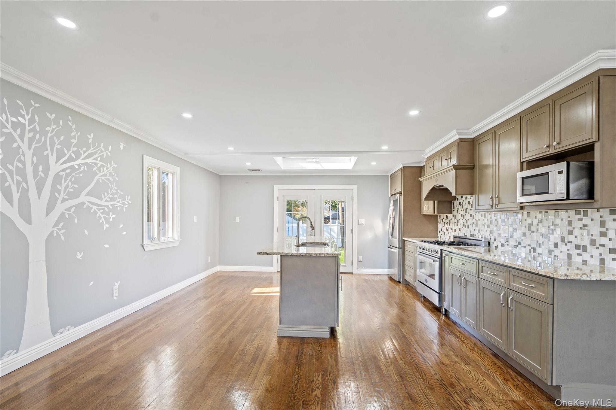 #11 photo, 16 Smith Street, ナッソー郡 Hicksville , NY 11801