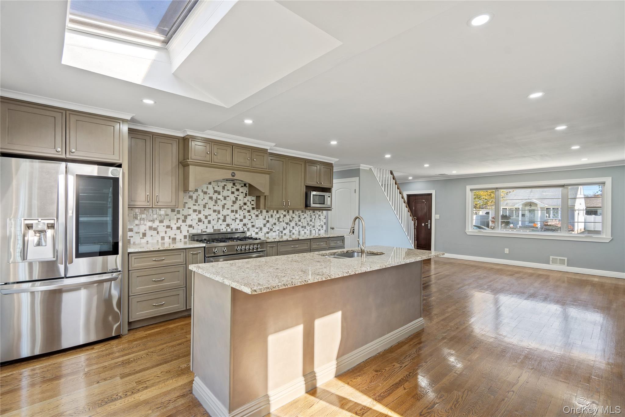 #13 photo, 16 Smith Street, ナッソー郡 Hicksville , NY 11801