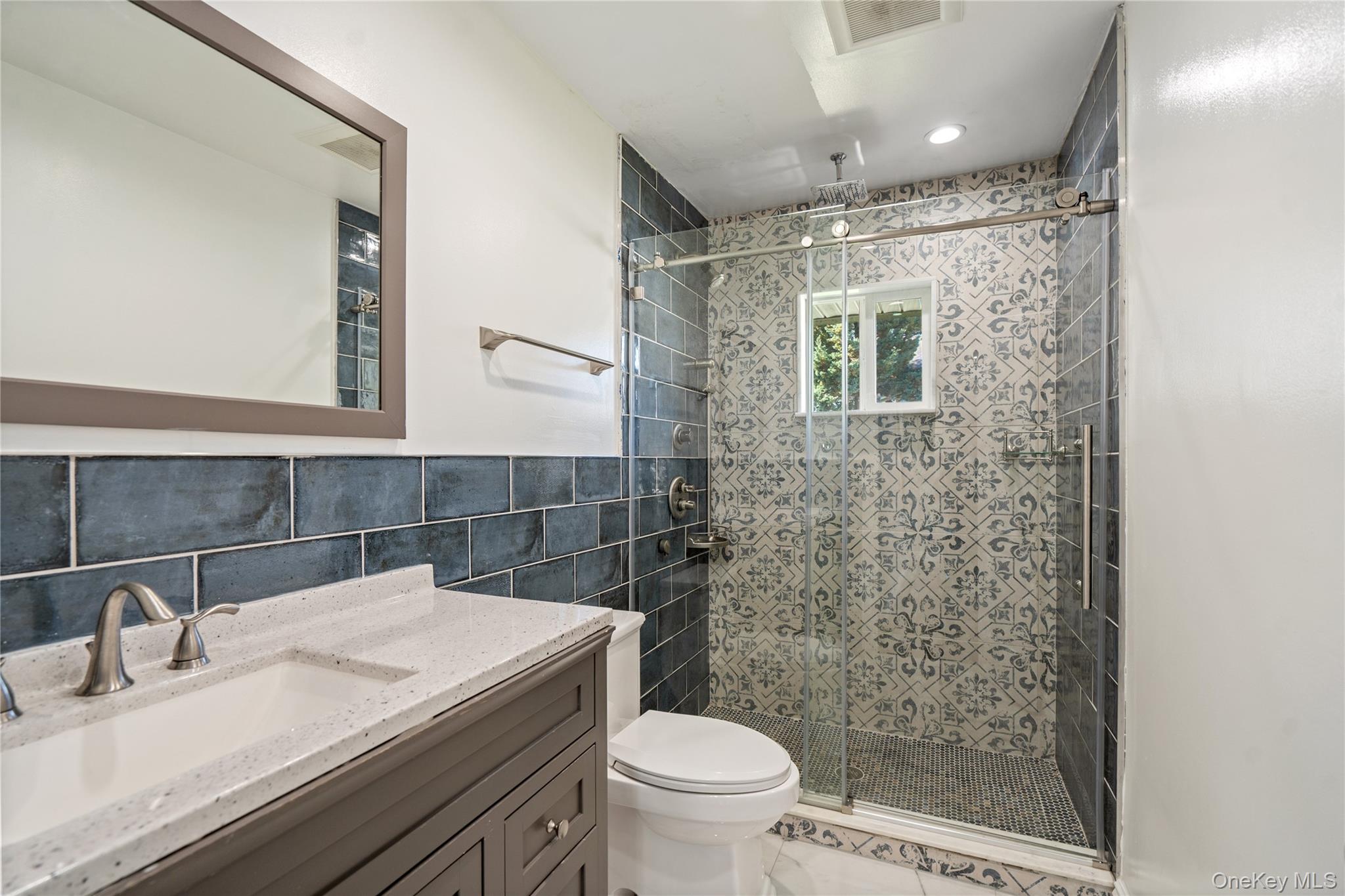 #15 photo, 16 Smith Street, ナッソー郡 Hicksville , NY 11801