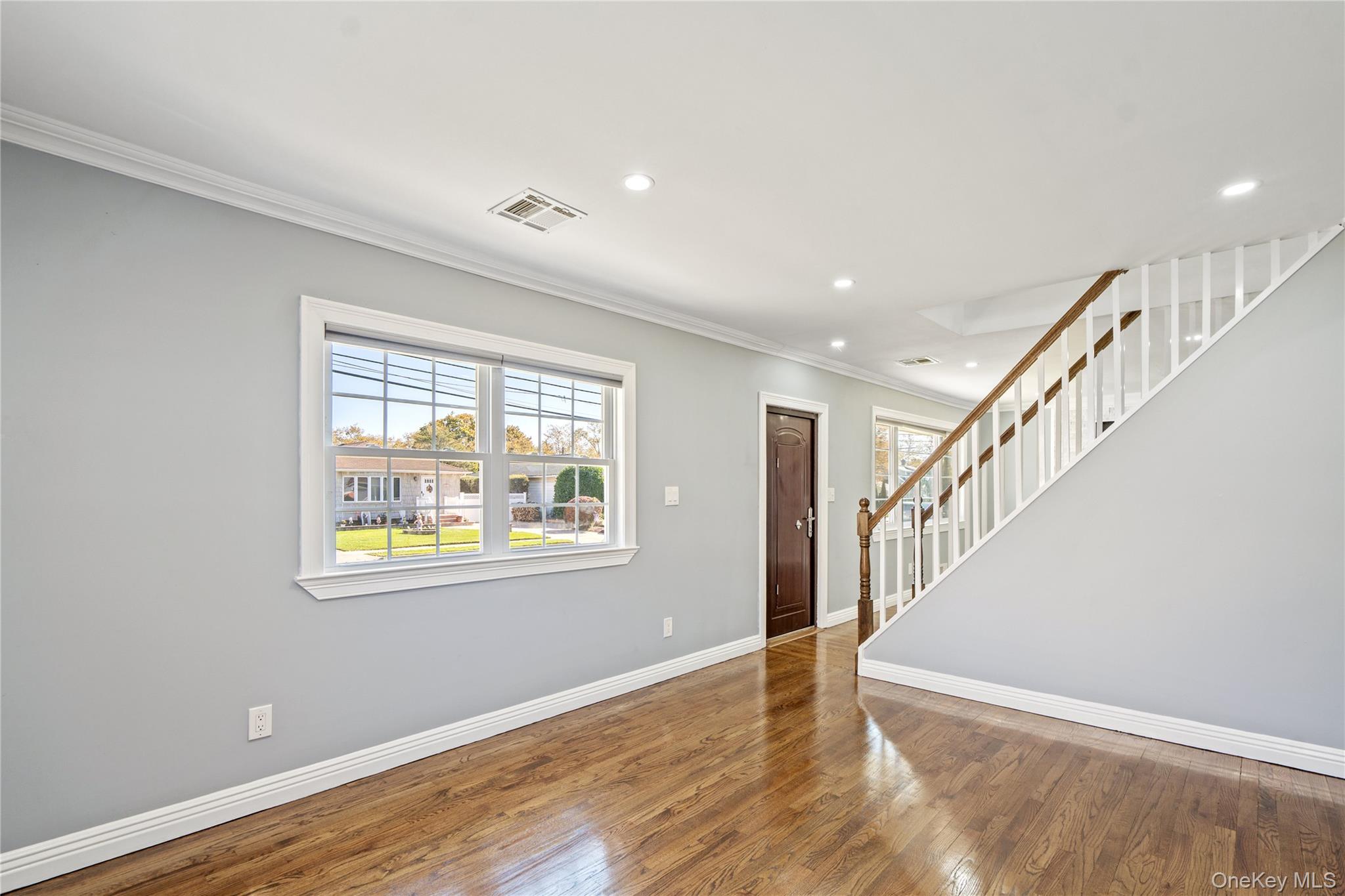 #18 photo, 16 Smith Street, ナッソー郡 Hicksville , NY 11801