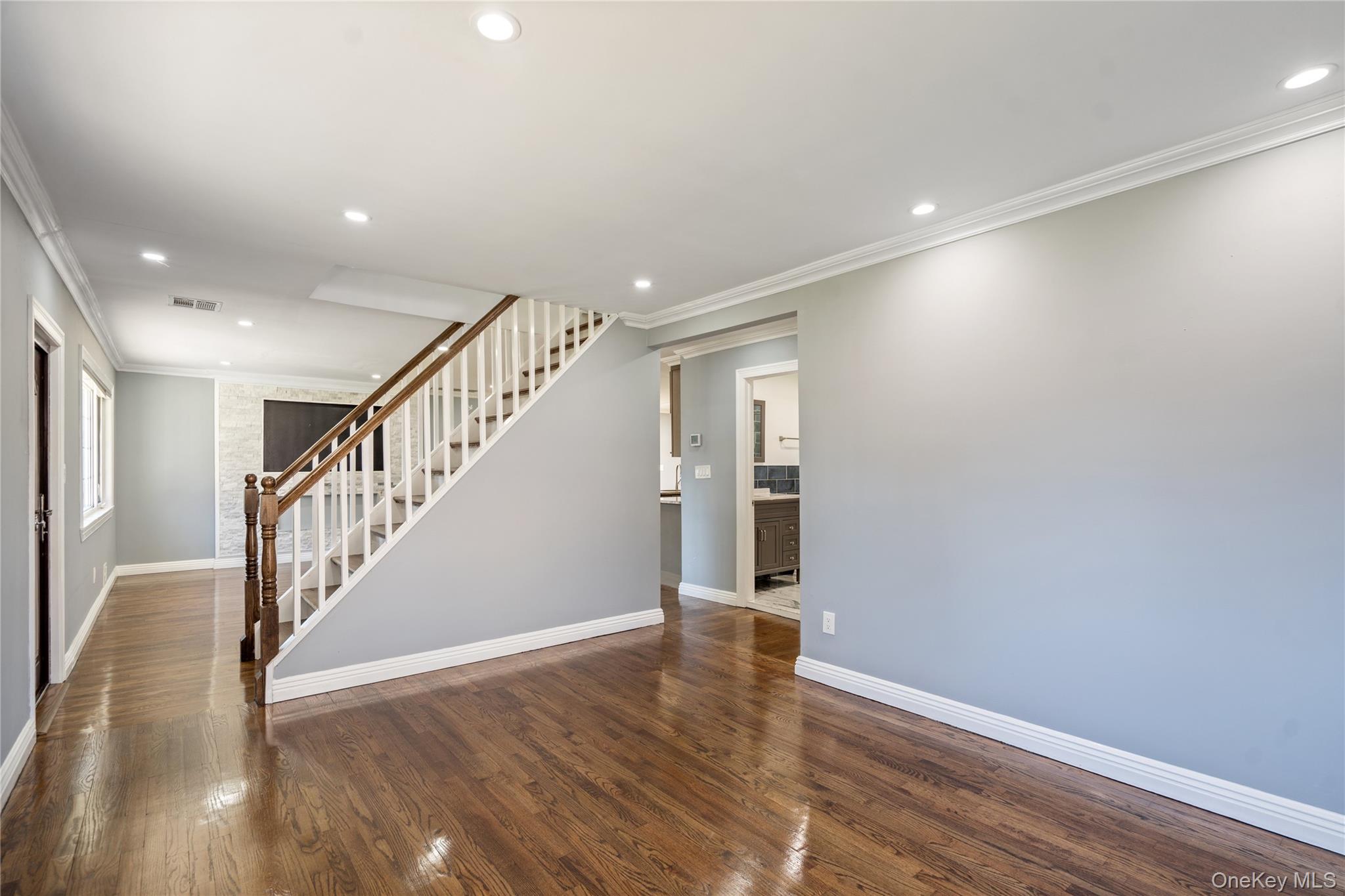 #19 photo, 16 Smith Street, ナッソー郡 Hicksville , NY 11801