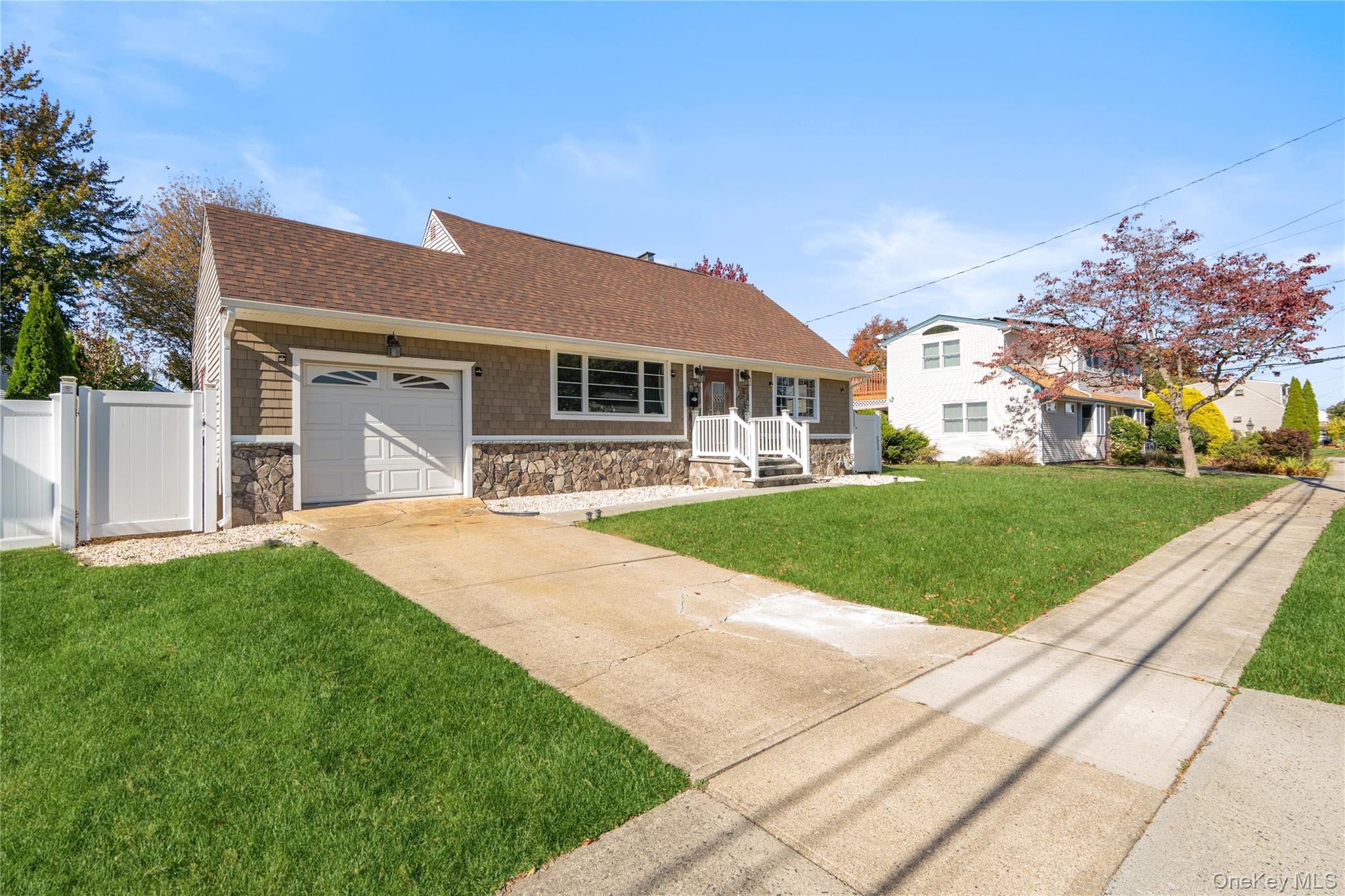 #2 photo, 16 Smith Street, ナッソー郡 Hicksville , NY 11801