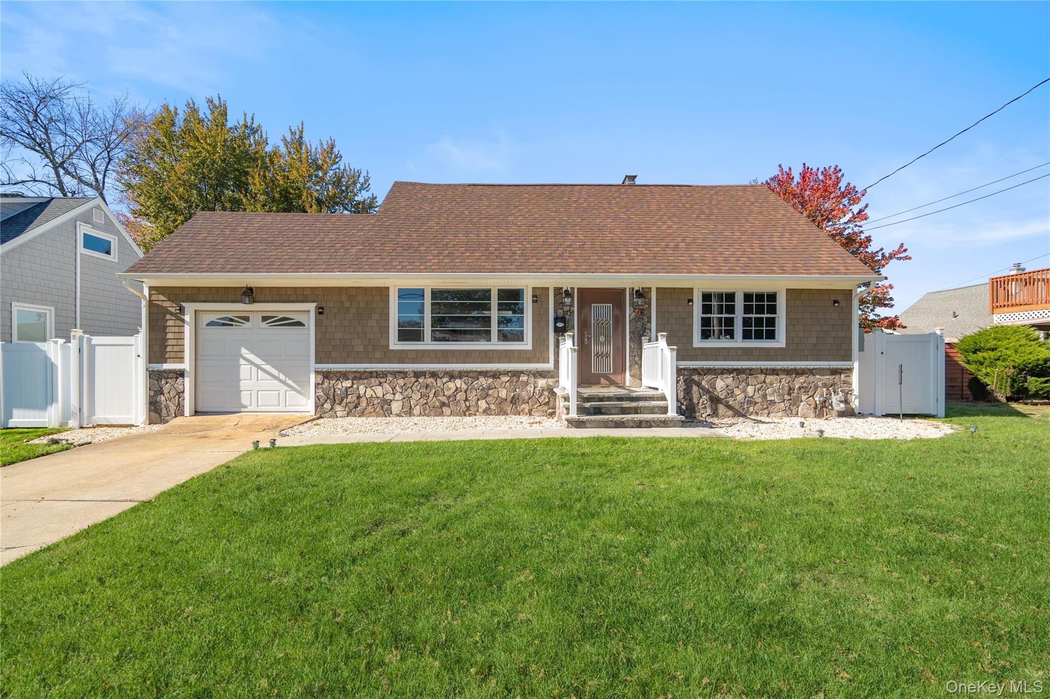 #4 photo, 16 Smith Street, ナッソー郡 Hicksville , NY 11801