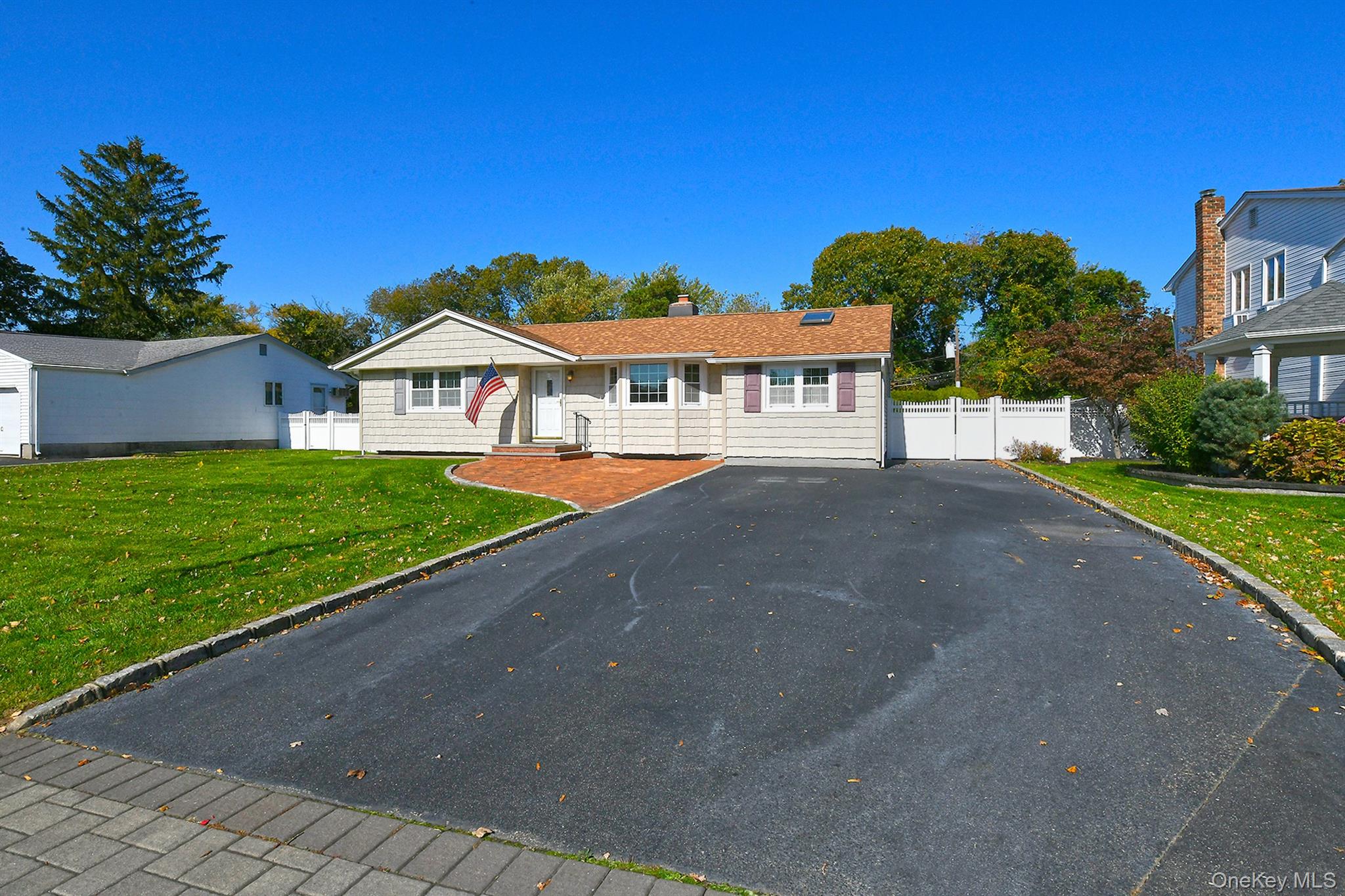 #1 photo, 185 S Plaisted Avenue, Smithtown , NY 11788