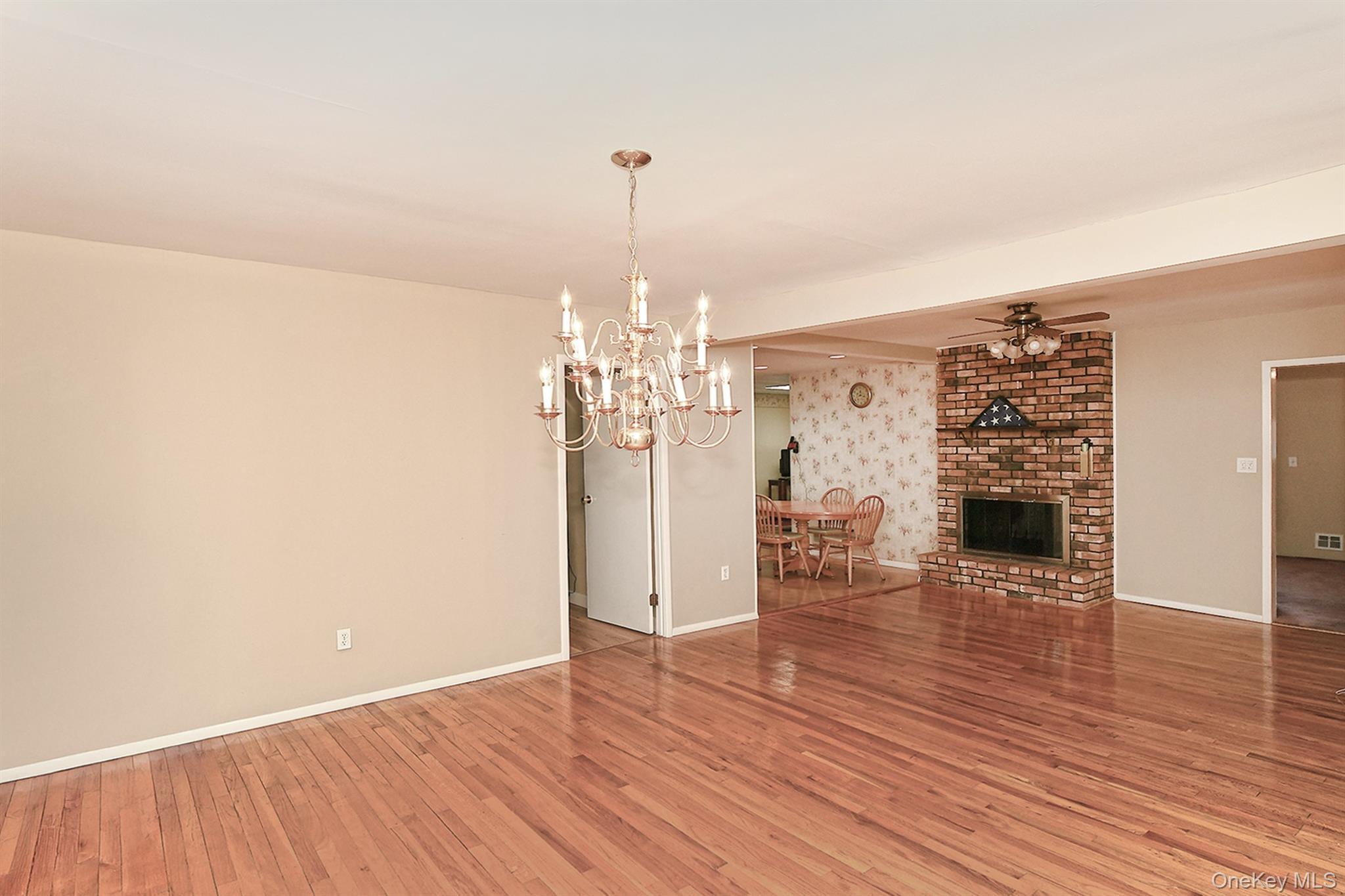 #10 photo, 185 S Plaisted Avenue, Smithtown , NY 11788