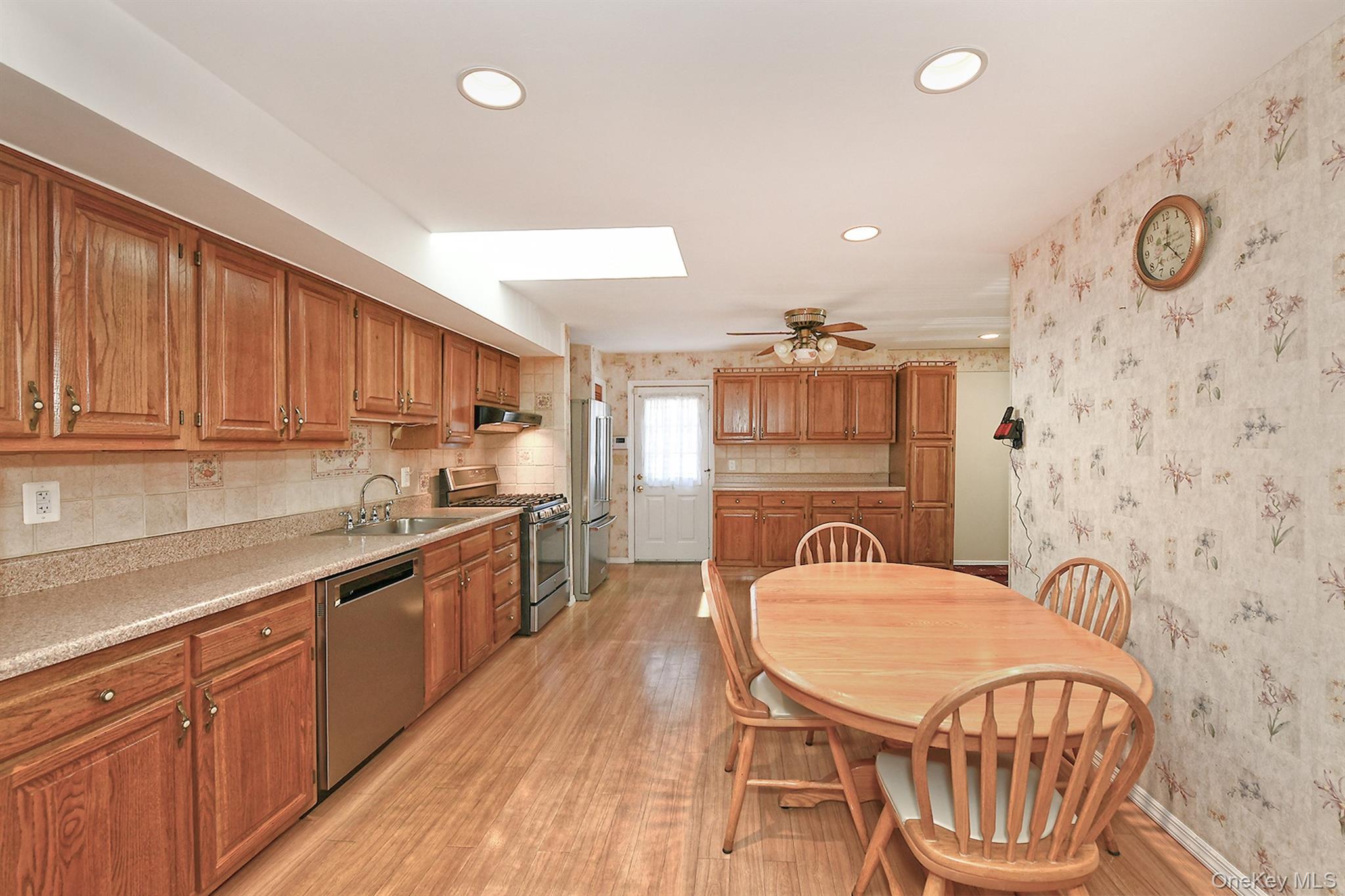 #18 photo, 185 S Plaisted Avenue, Smithtown , NY 11788