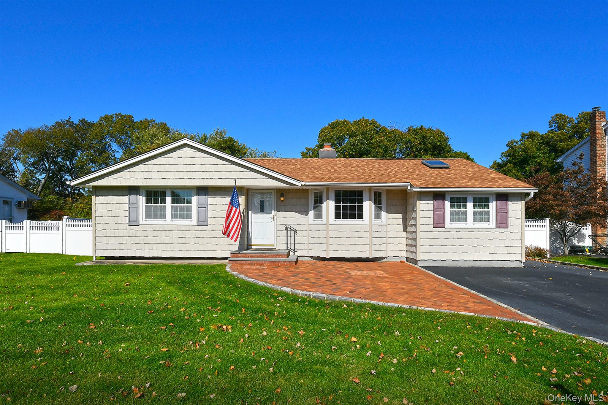 #2 photo, 185 S Plaisted Avenue, Smithtown , NY 11788